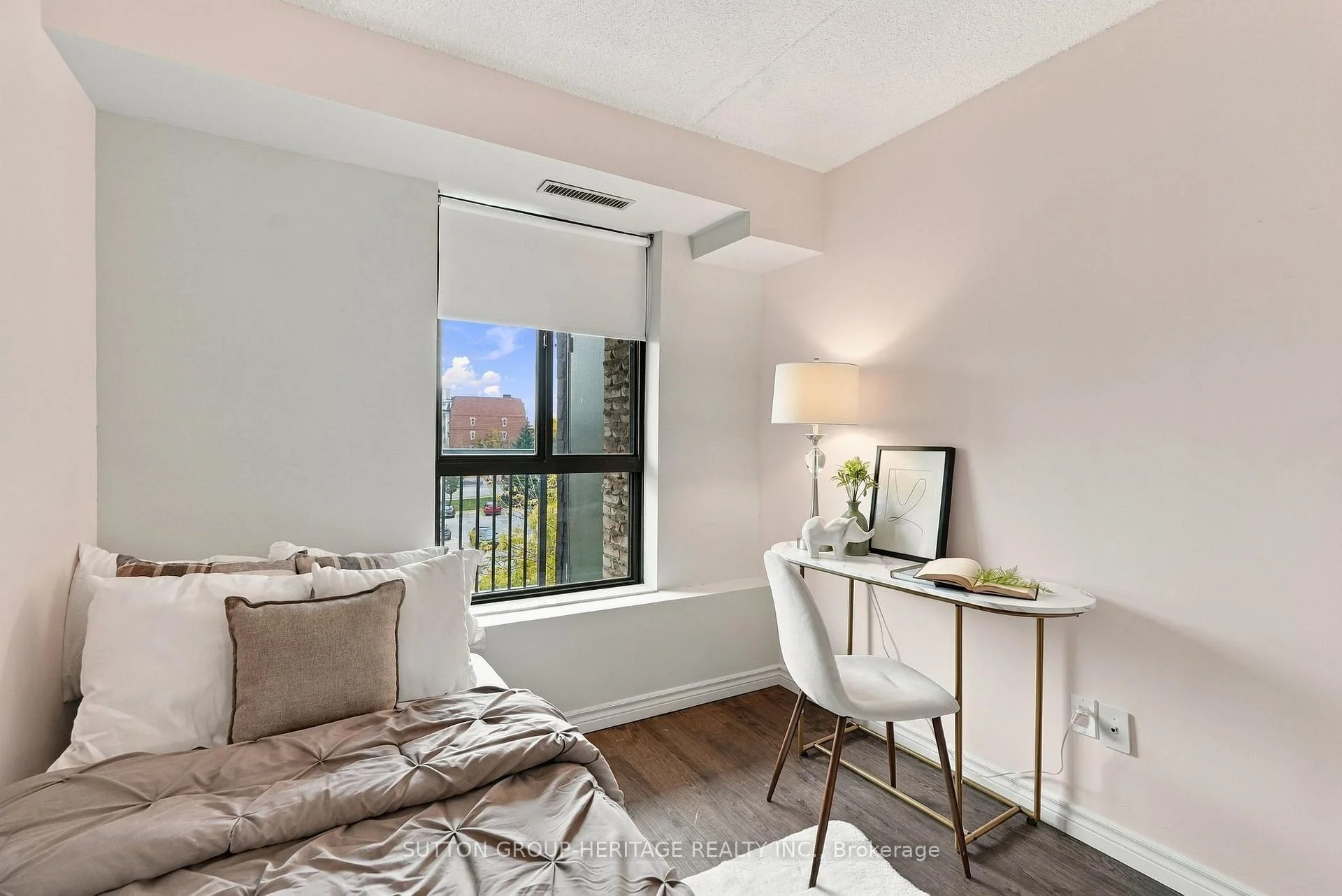 Photo 48 of Unit 406, 15390 Yonge Street, Aurora, Aurora Village — HOMEH