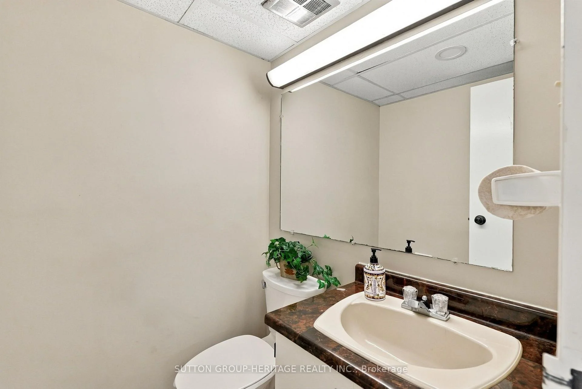 Photo 53 of Unit 406, 15390 Yonge Street, Aurora, Aurora Village — HOMEH