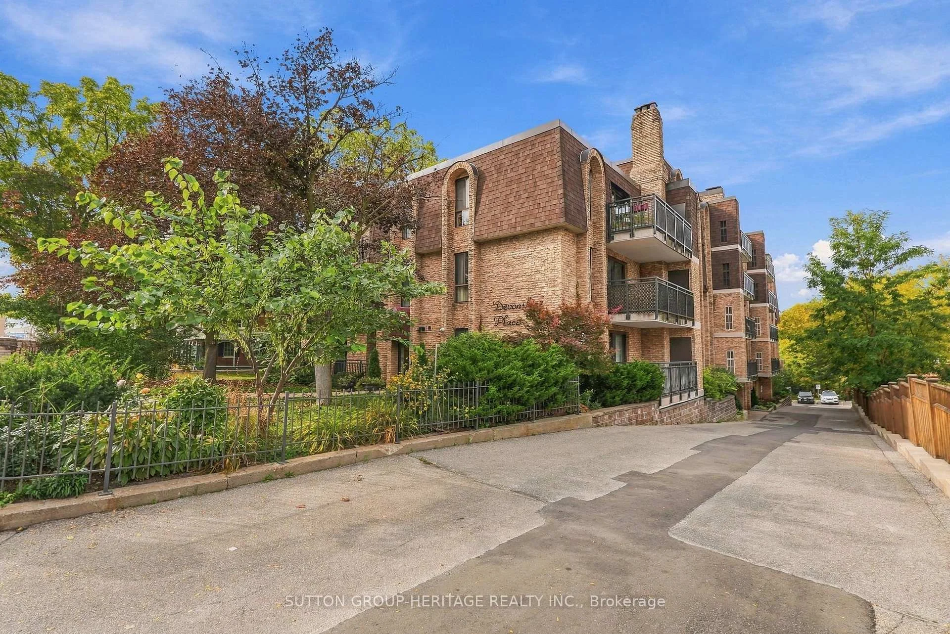 Photo 59 of Unit 406, 15390 Yonge Street, Aurora, Aurora Village — HOMEH