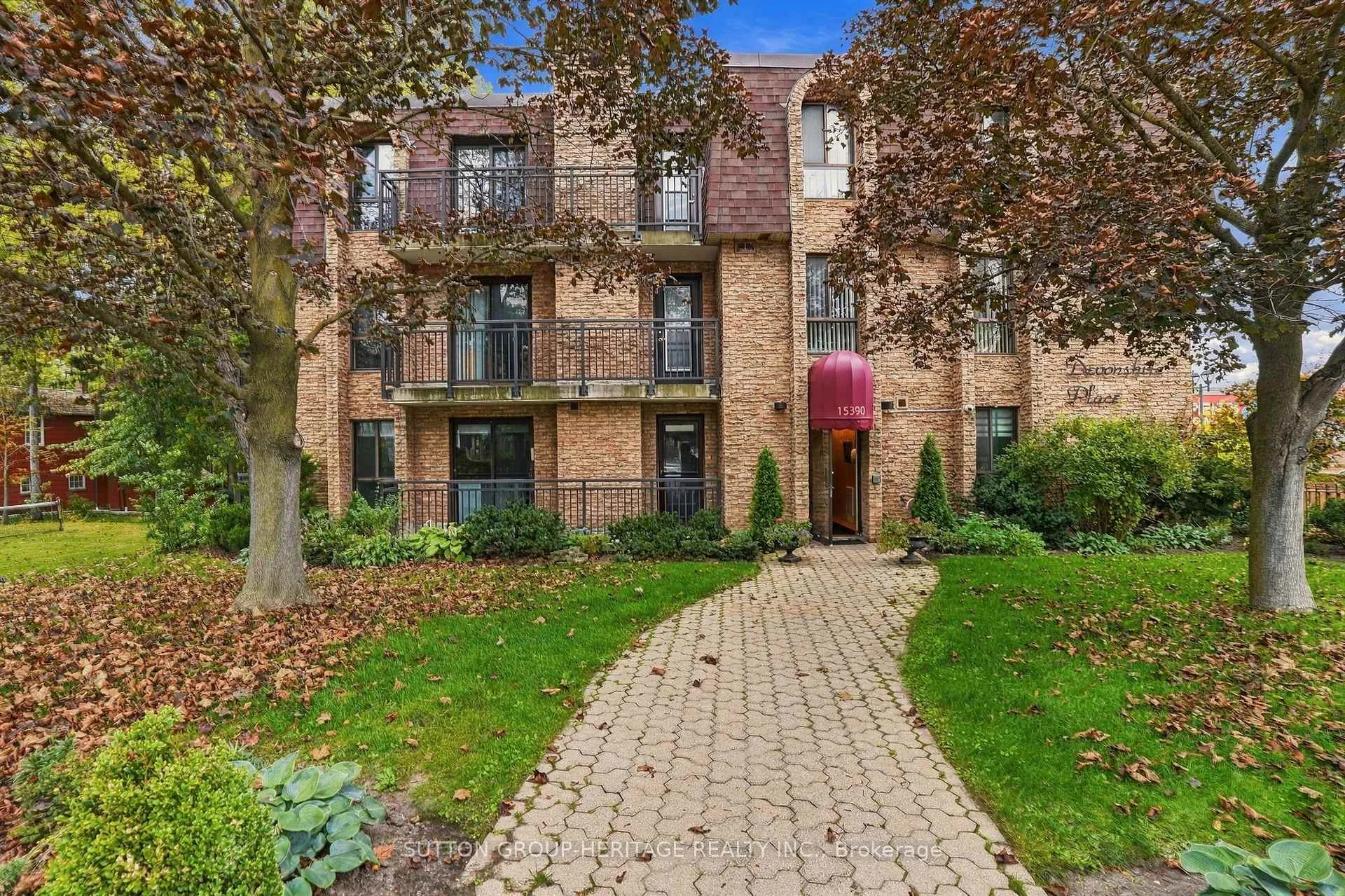 Photo 3 of Unit 406, 15390 Yonge Street, Aurora, Aurora Village — HOMEH