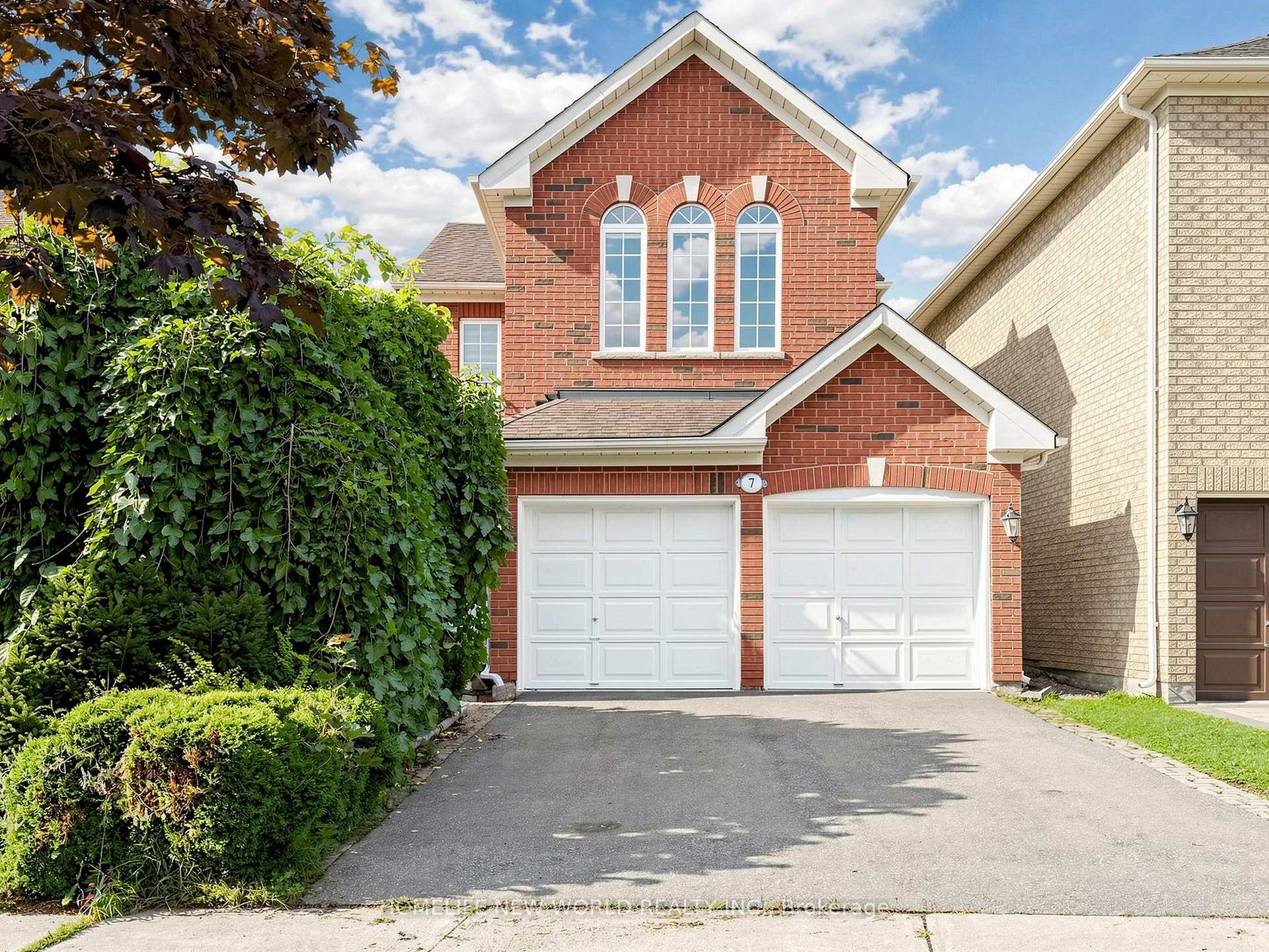 Photo 2 of 7 Monaco Crescent, Richmond Hill, Rouge Woods — HOMEH