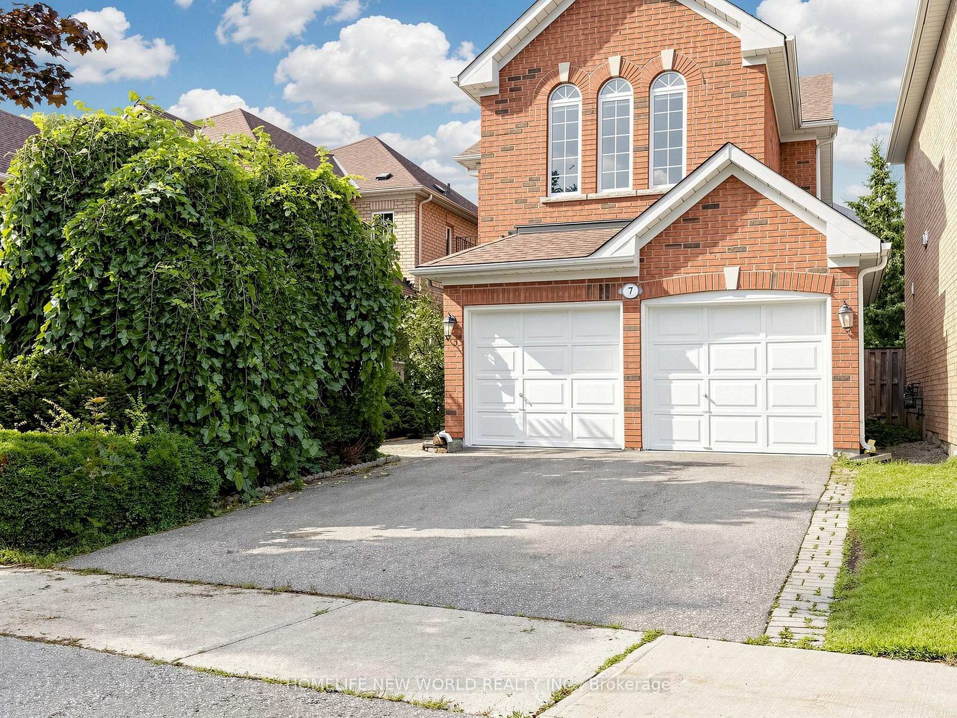 Photo 3 of 7 Monaco Crescent, Richmond Hill, Rouge Woods — HOMEH