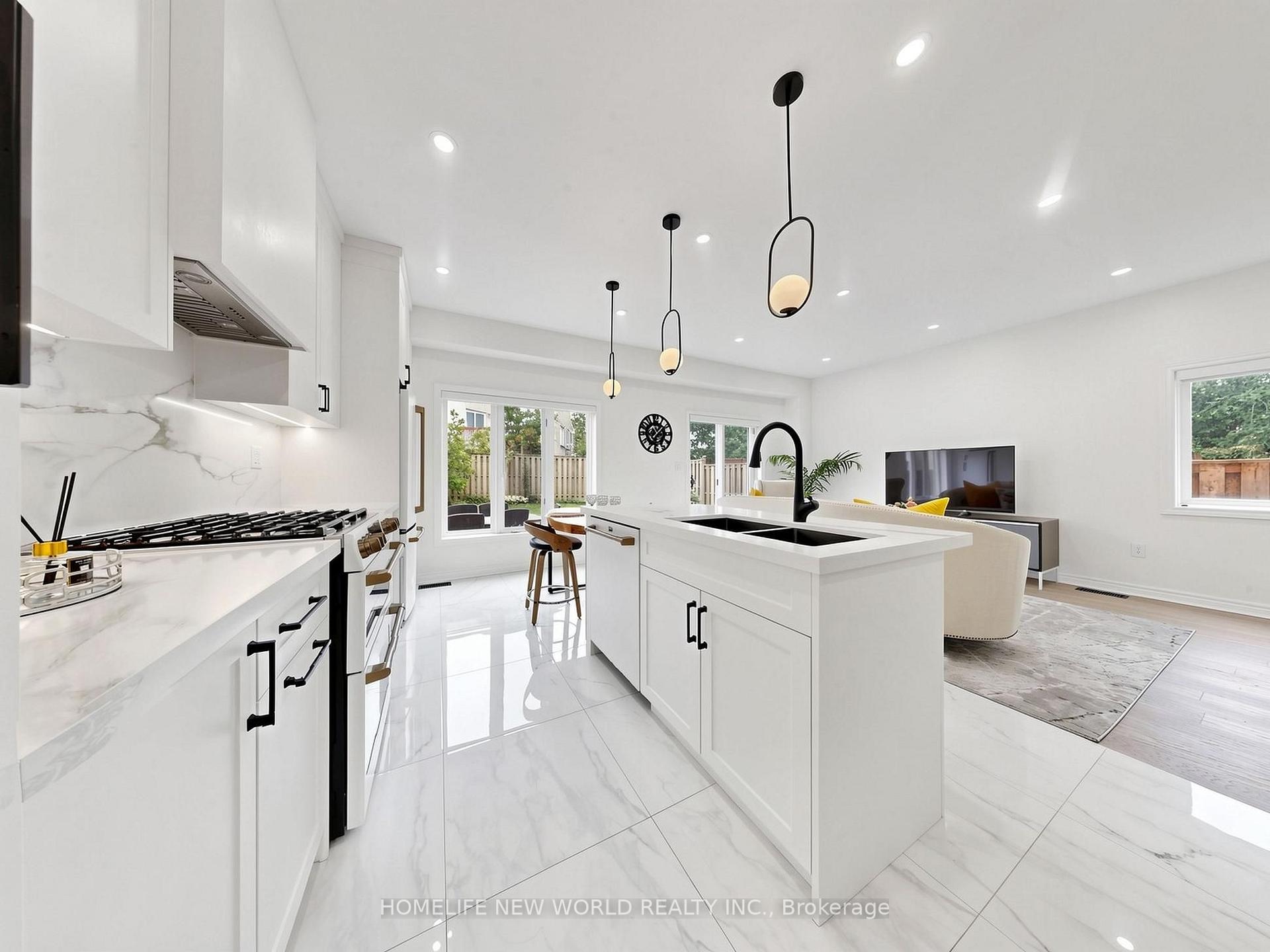 Photo 10 of 7 Monaco Crescent, Richmond Hill, Rouge Woods — HOMEH