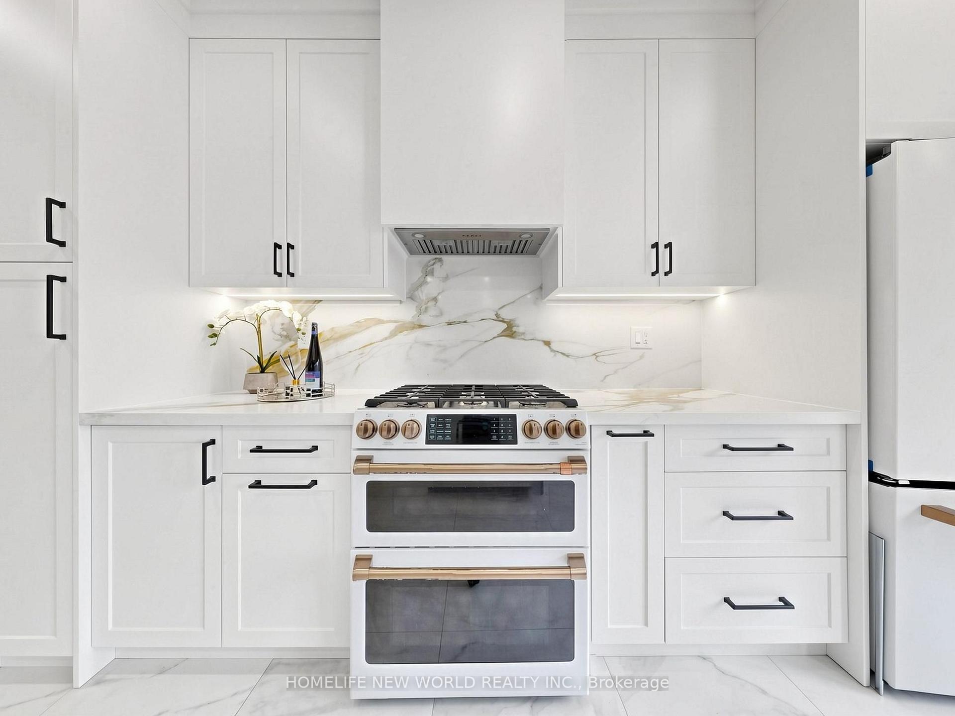 Photo 11 of 7 Monaco Crescent, Richmond Hill, Rouge Woods — HOMEH