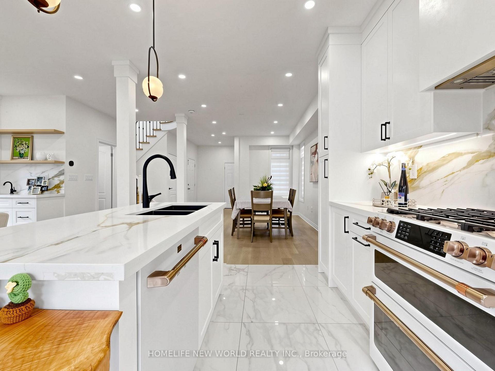 Photo 12 of 7 Monaco Crescent, Richmond Hill, Rouge Woods — HOMEH