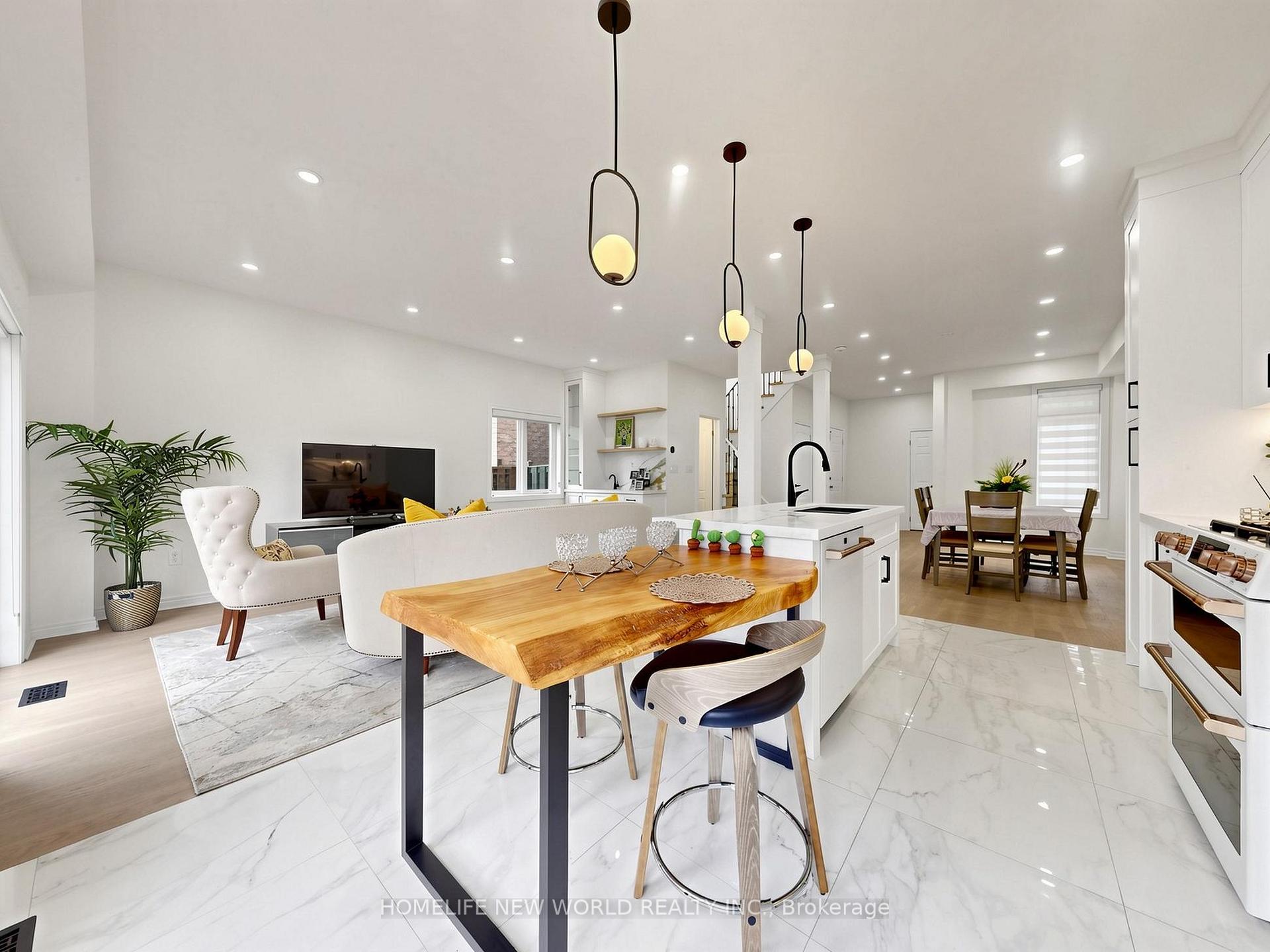 Photo 13 of 7 Monaco Crescent, Richmond Hill, Rouge Woods — HOMEH