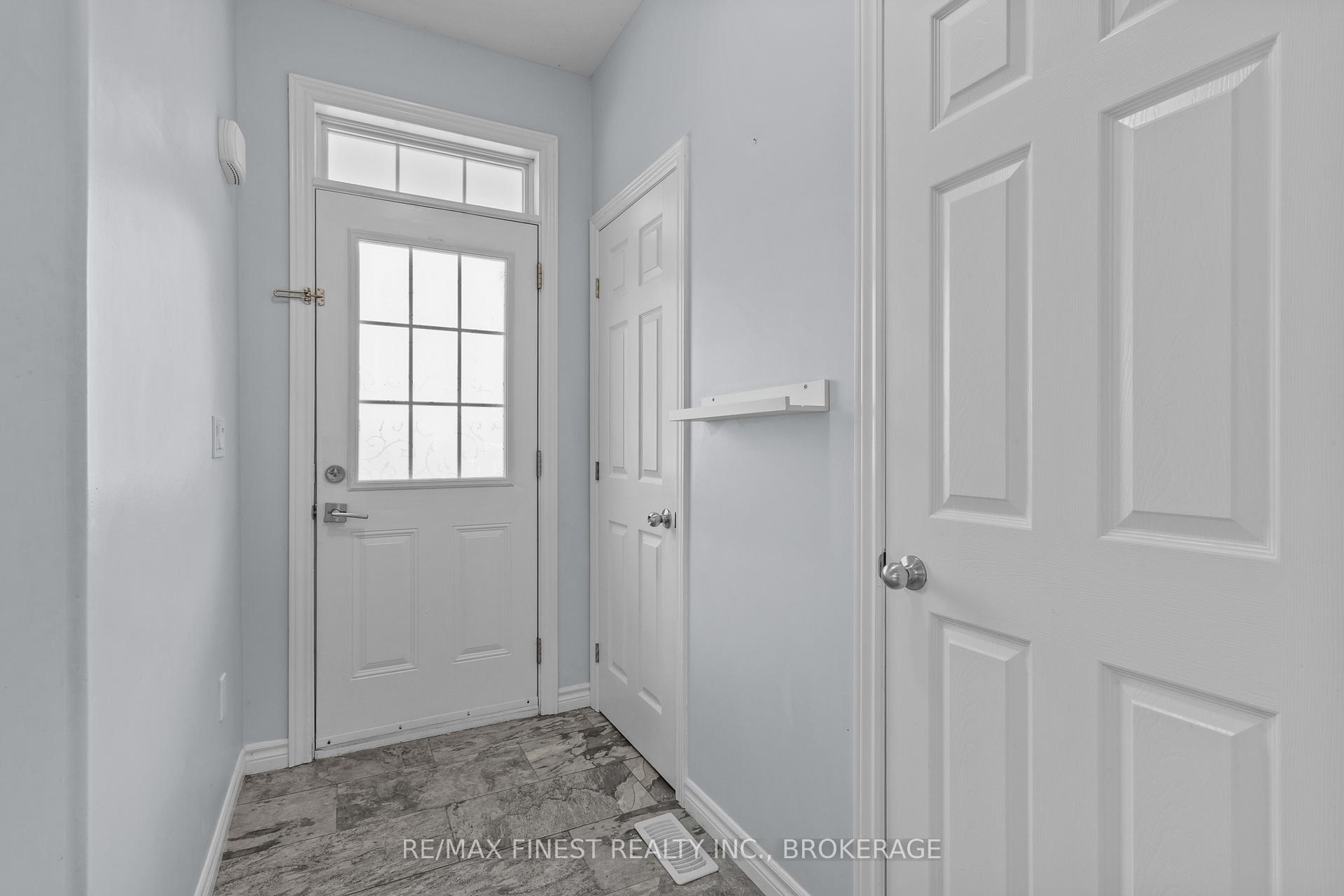 Photo 3 of 893 Ascot Lane, Kingston, Rideau — HOMEH