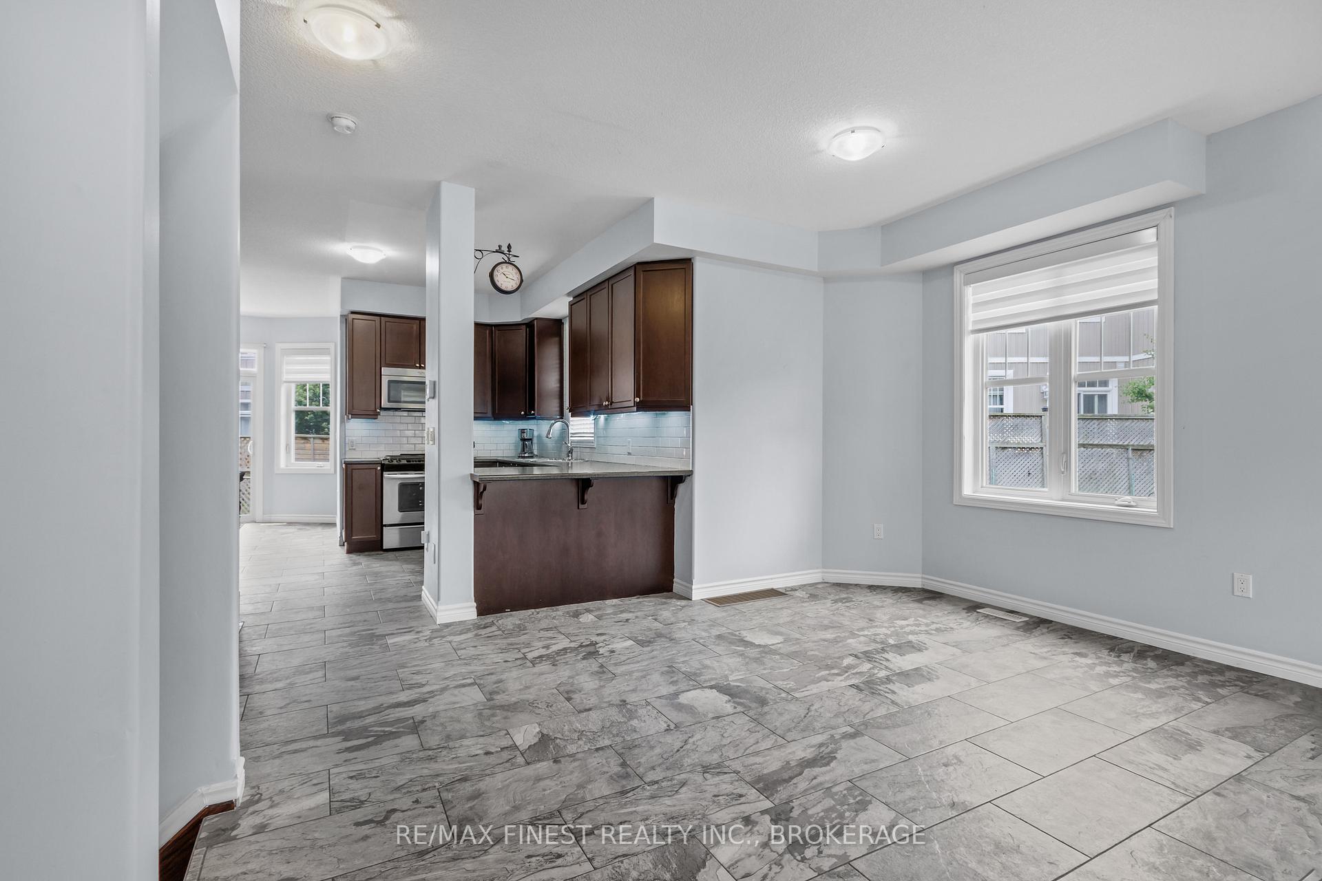 Photo 4 of 893 Ascot Lane, Kingston, Rideau — HOMEH