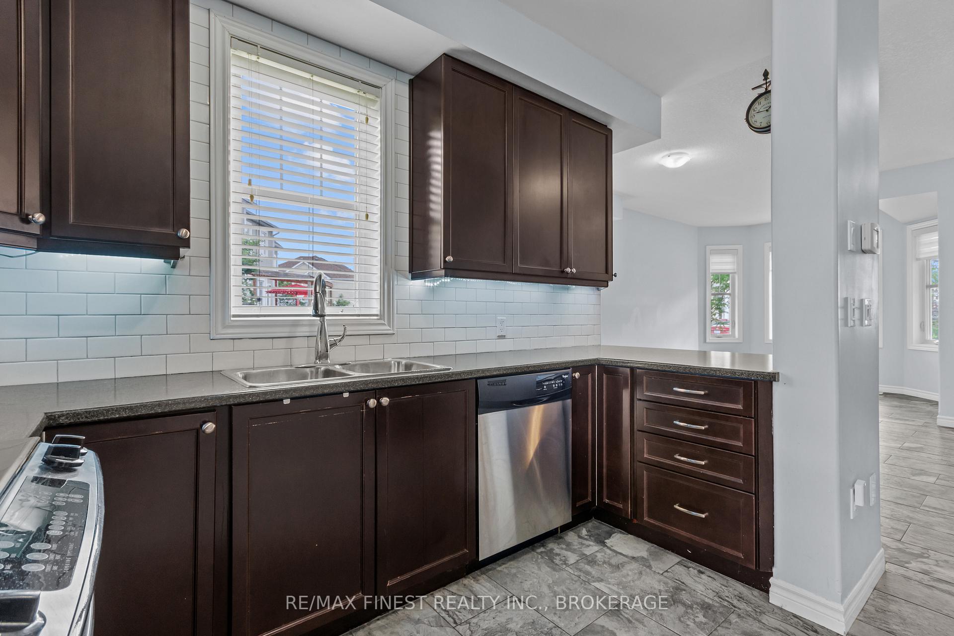 Photo 11 of 893 Ascot Lane, Kingston, Rideau — HOMEH
