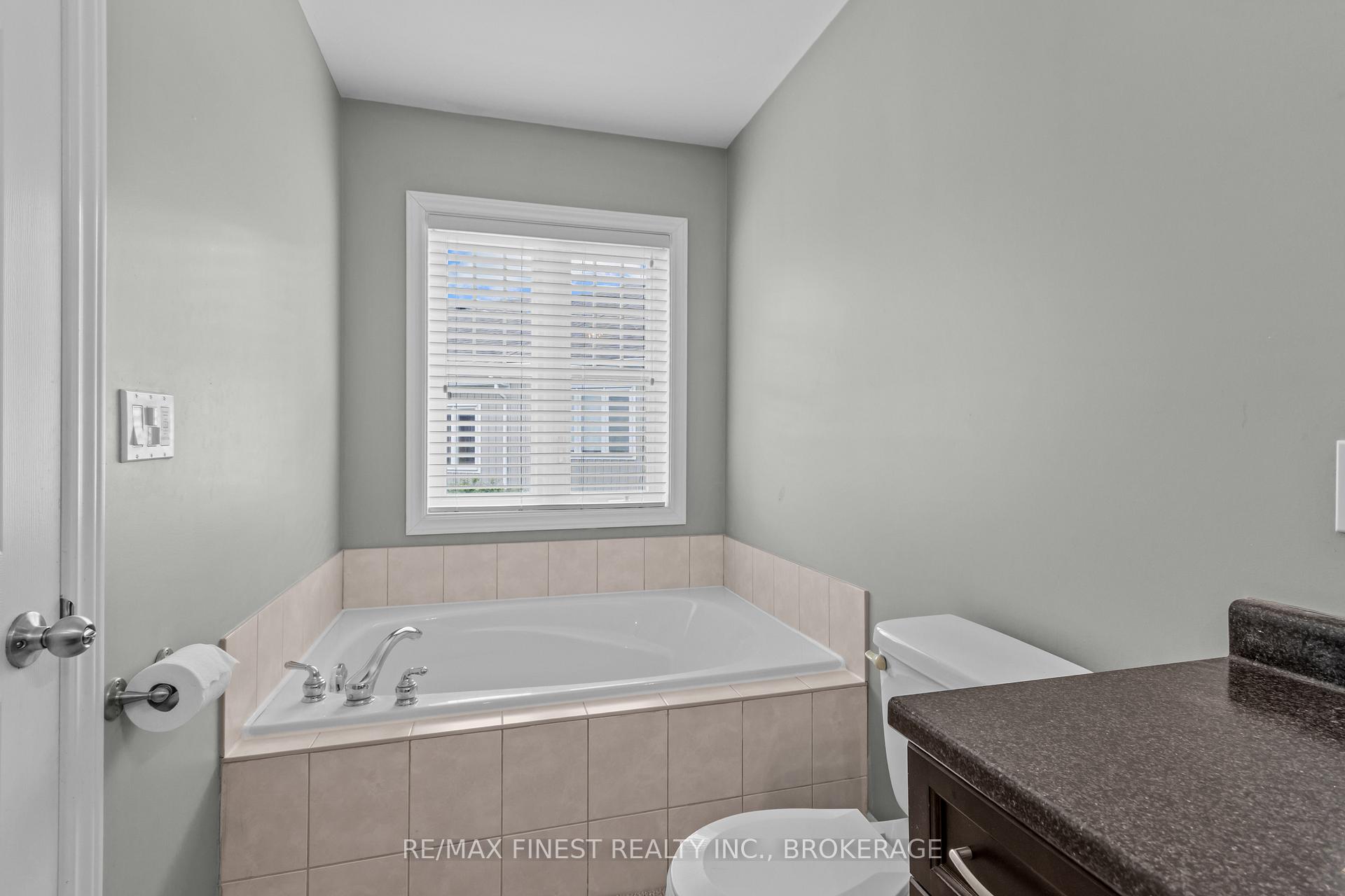 Photo 19 of 893 Ascot Lane, Kingston, Rideau — HOMEH