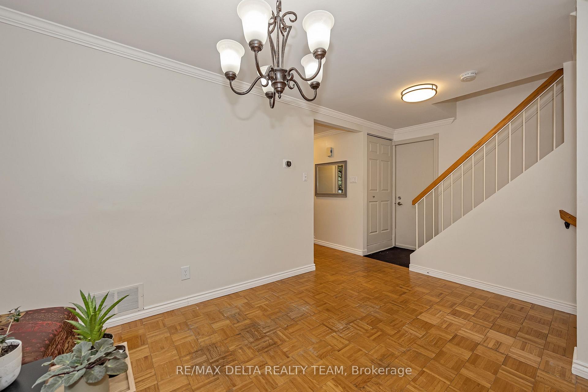 Photo 9 of 435 Duvernay Drive, Ottawa, Queenswood Heights South — HOMEH
