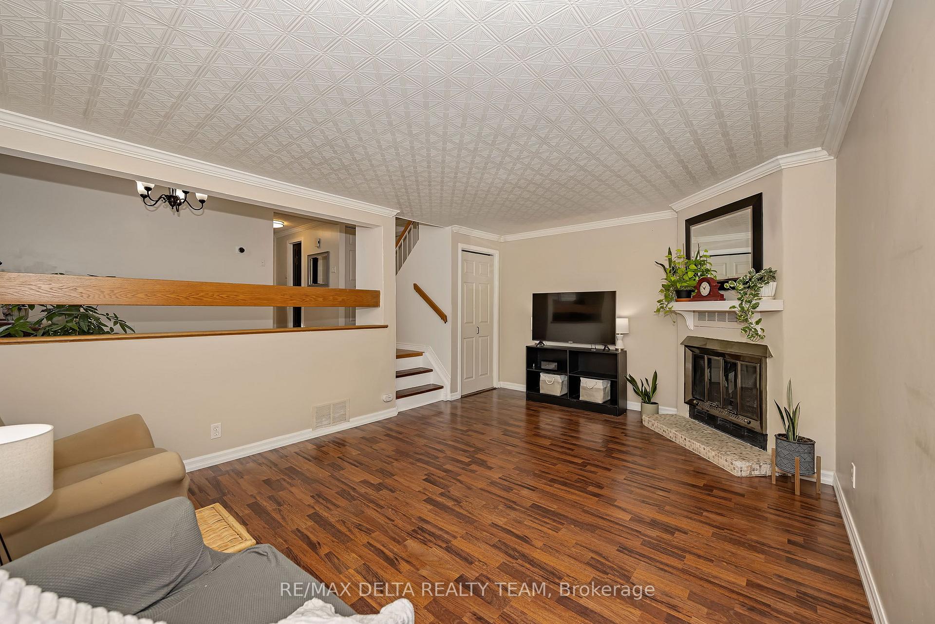 Photo 10 of 435 Duvernay Drive, Ottawa, Queenswood Heights South — HOMEH