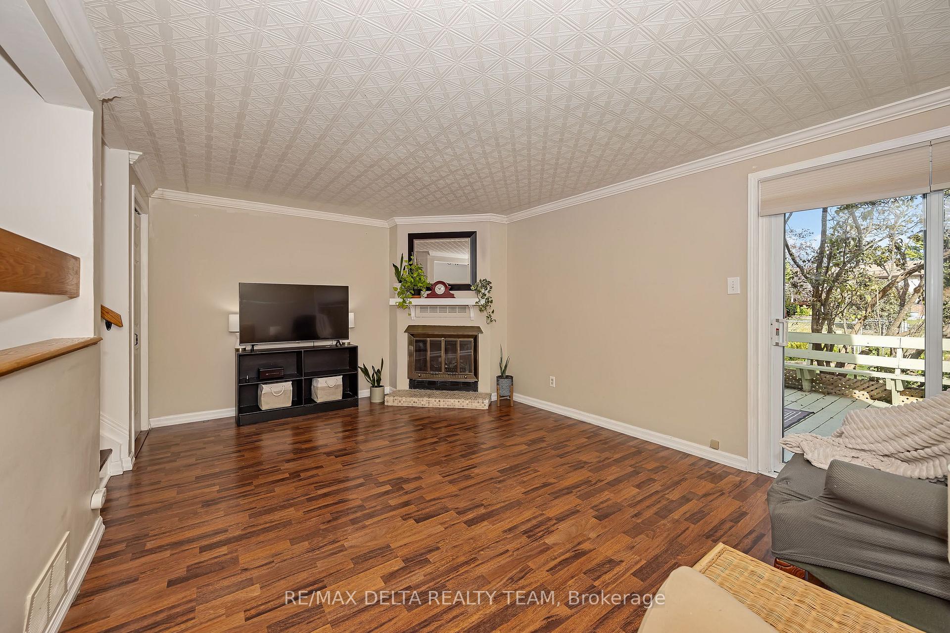 Photo 11 of 435 Duvernay Drive, Ottawa, Queenswood Heights South — HOMEH