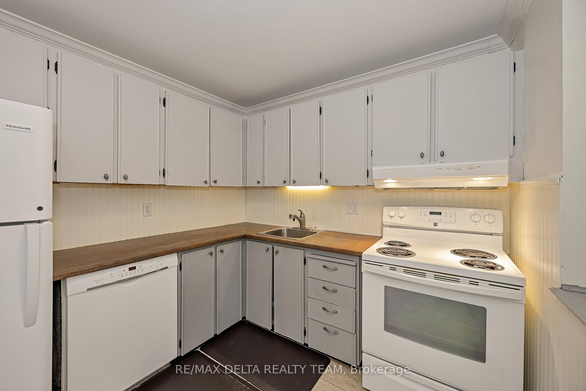 Photo 16 of 435 Duvernay Drive, Ottawa, Queenswood Heights South — HOMEH