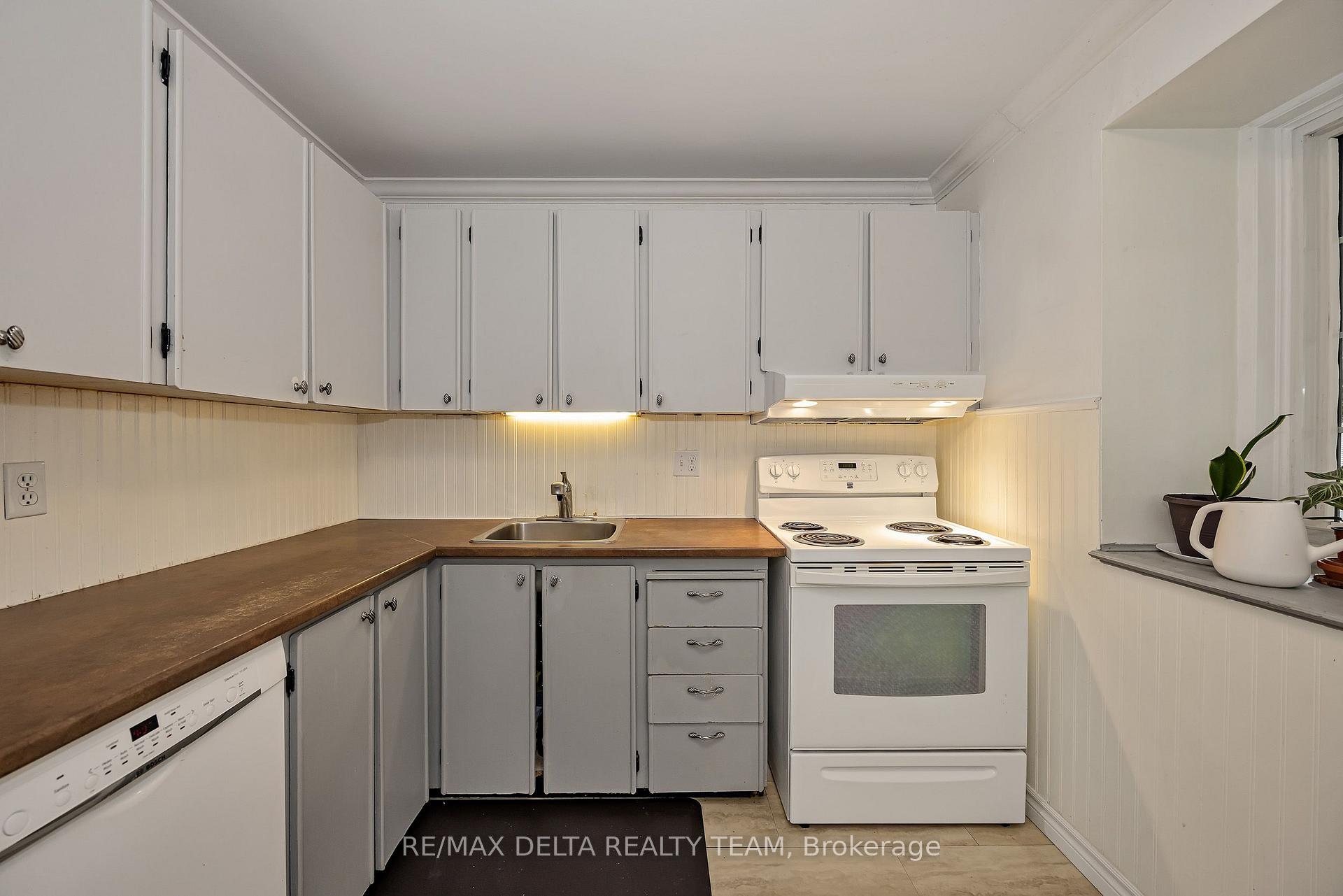 Photo 17 of 435 Duvernay Drive, Ottawa, Queenswood Heights South — HOMEH