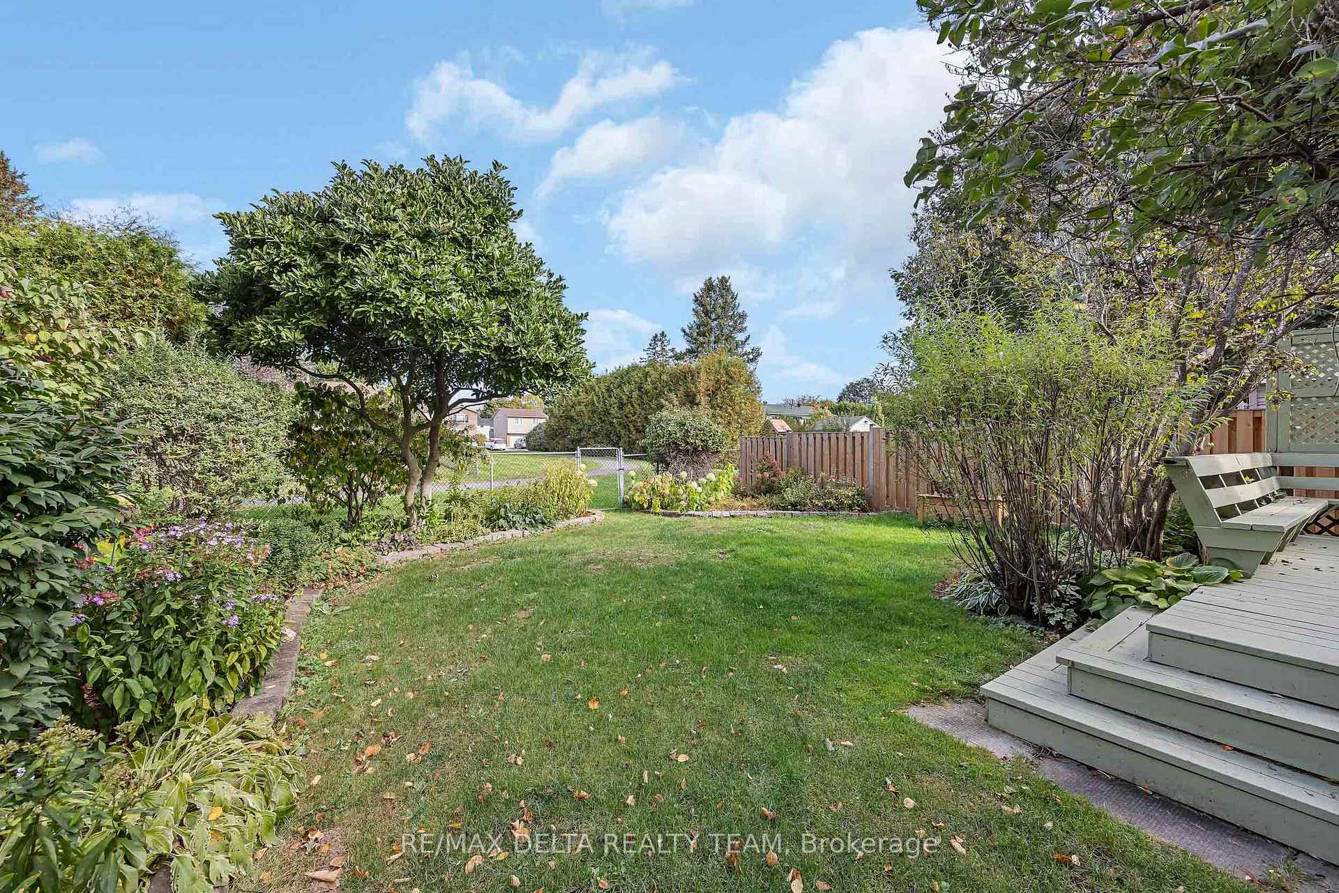 Photo 36 of 435 Duvernay Drive, Ottawa, Queenswood Heights South — HOMEH