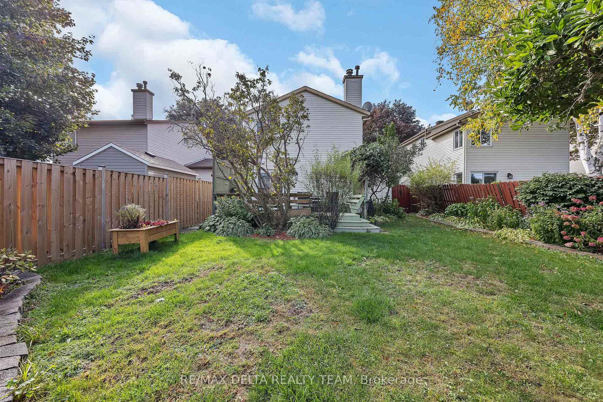Photo 38 of 435 Duvernay Drive, Ottawa, Queenswood Heights South — HOMEH