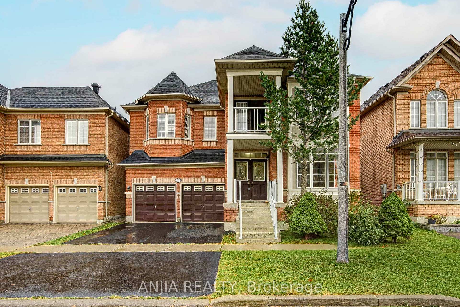 Photo 2 of 23 Ayhart Street E, Markham, Wismer — HOMEH