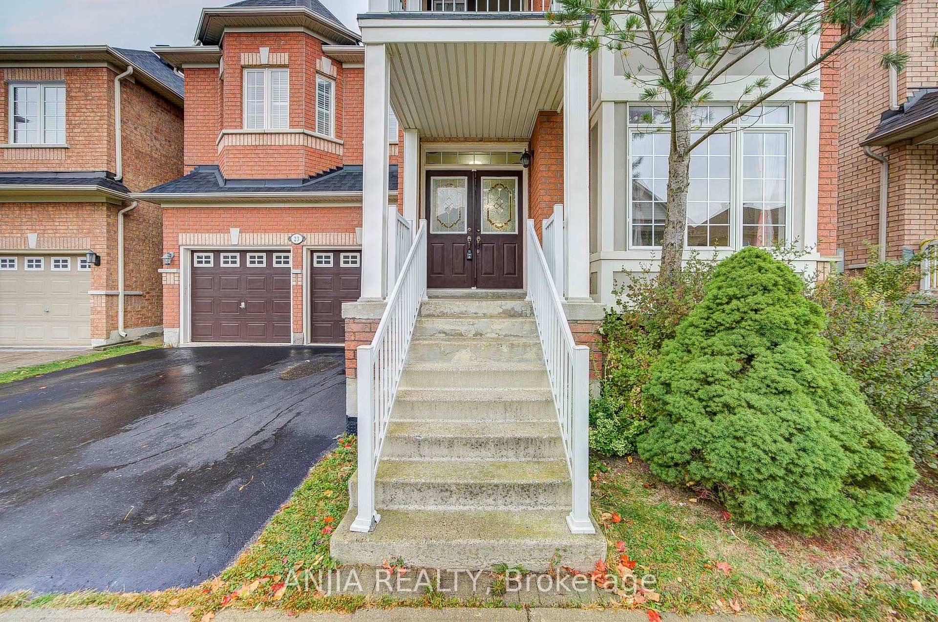 Photo 4 of 23 Ayhart Street E, Markham, Wismer — HOMEH