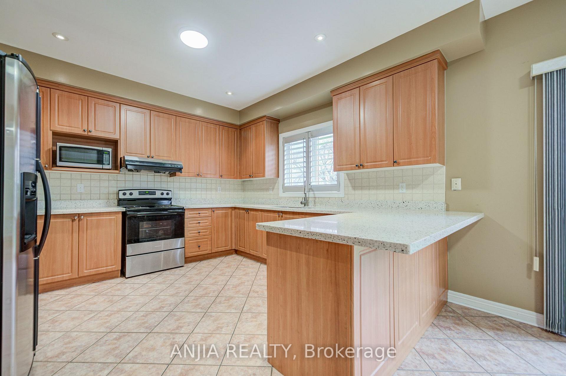 Photo 25 of 23 Ayhart Street E, Markham, Wismer — HOMEH