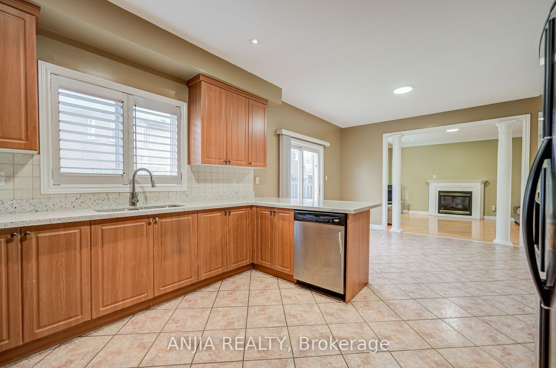 Photo 26 of 23 Ayhart Street E, Markham, Wismer — HOMEH