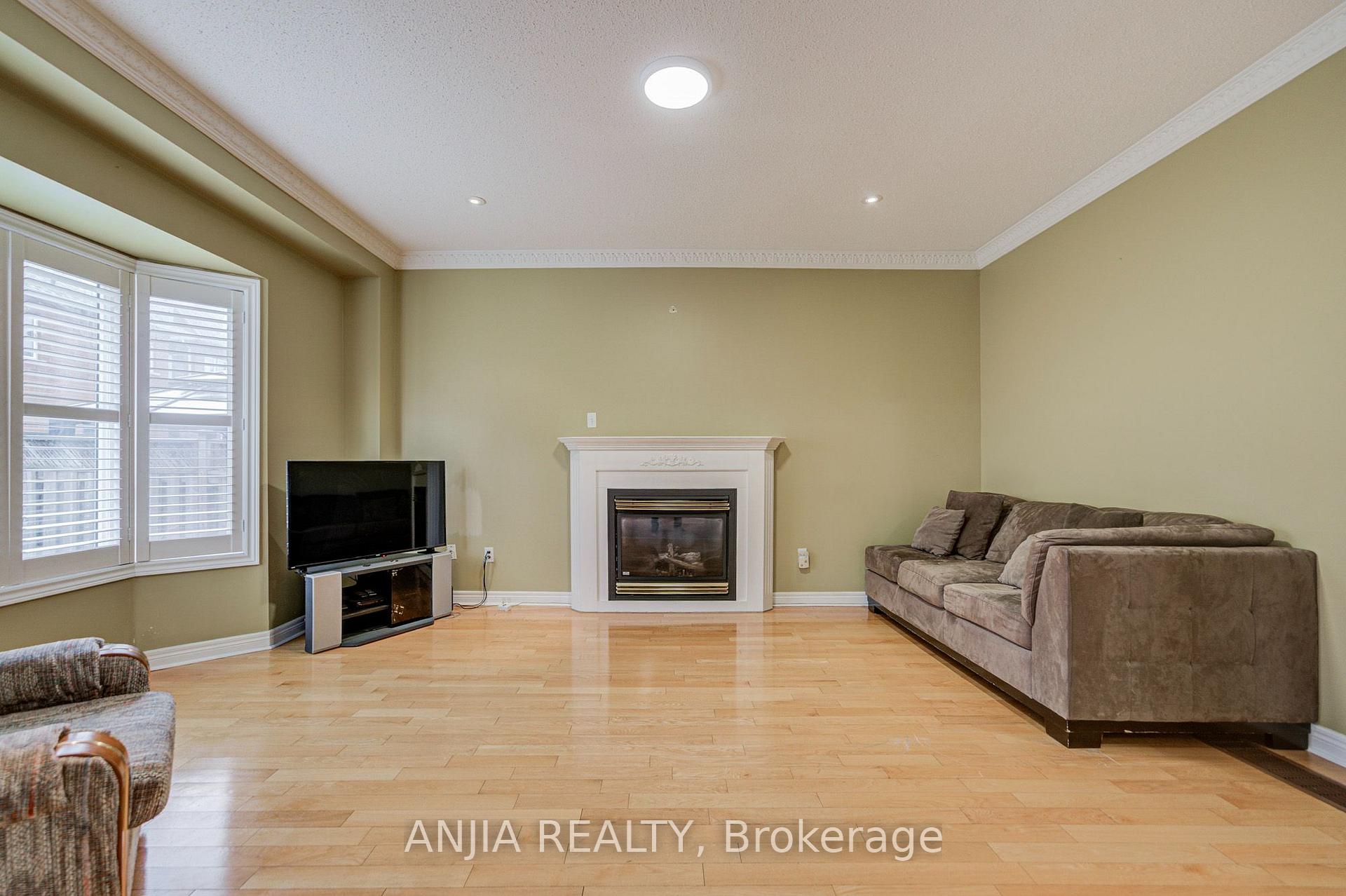Photo 27 of 23 Ayhart Street E, Markham, Wismer — HOMEH