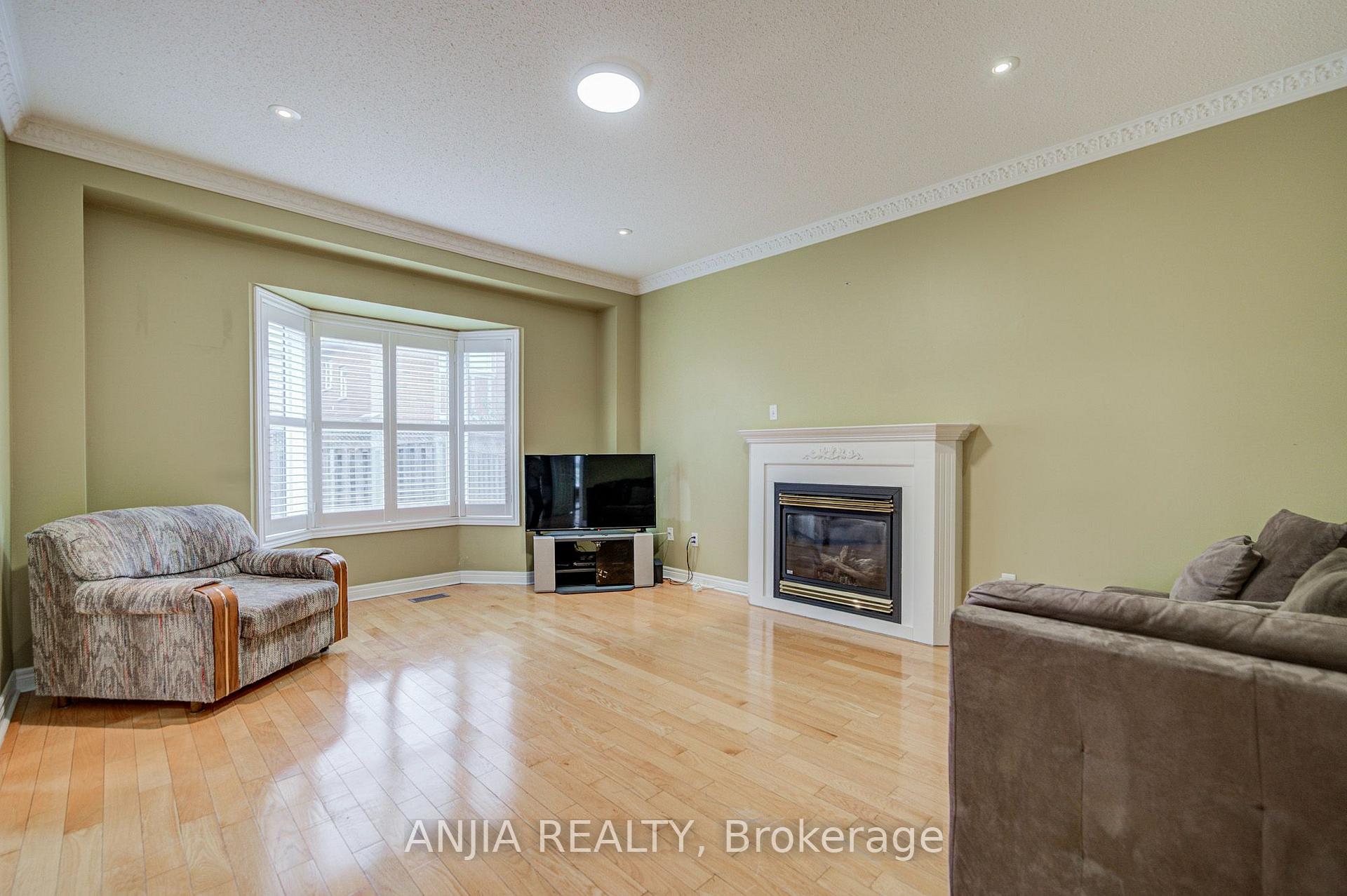 Photo 28 of 23 Ayhart Street E, Markham, Wismer — HOMEH