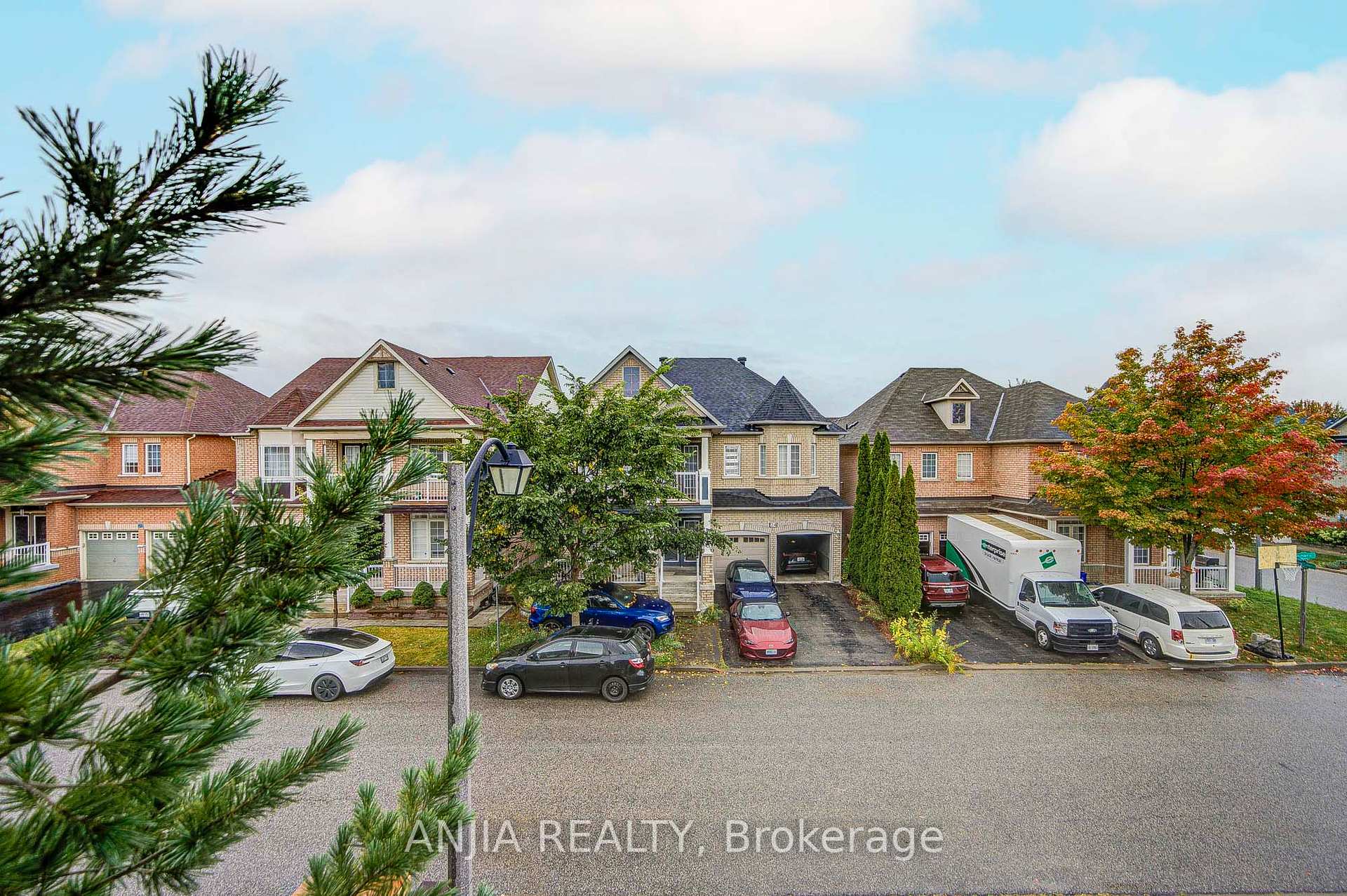 Photo 36 of 23 Ayhart Street E, Markham, Wismer — HOMEH