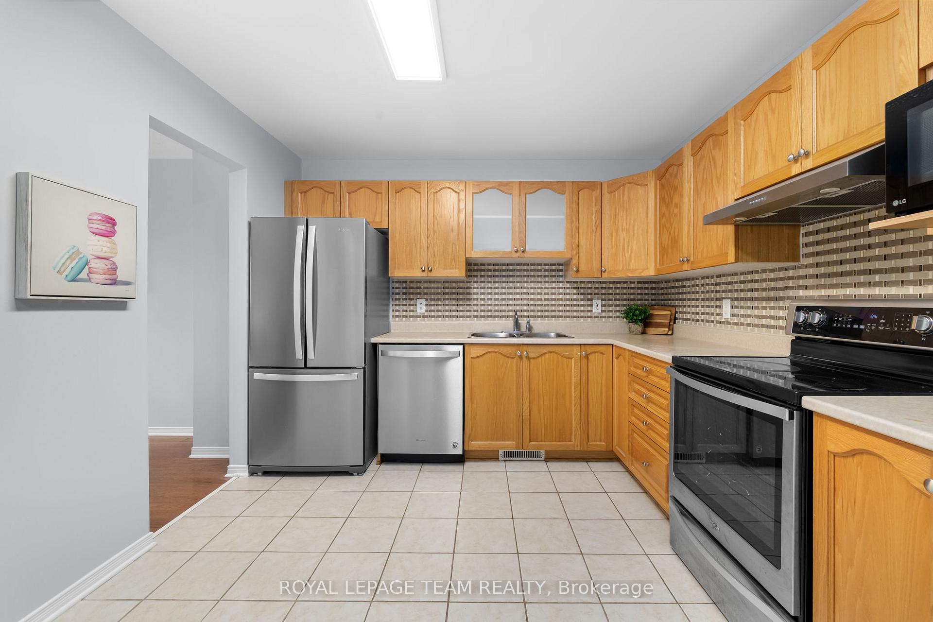 Photo 11 of 155 Oakfield Crescent, Ottawa, Barrhaven - Longfields — HOMEH