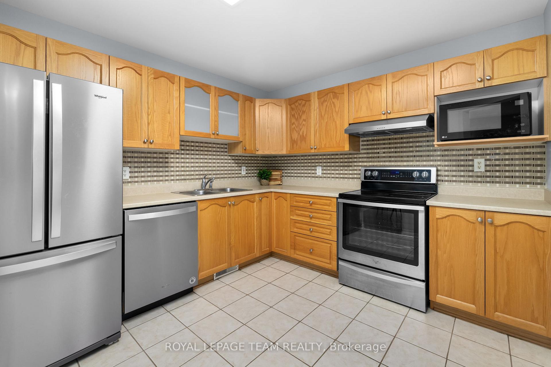 Photo 13 of 155 Oakfield Crescent, Ottawa, Barrhaven - Longfields — HOMEH