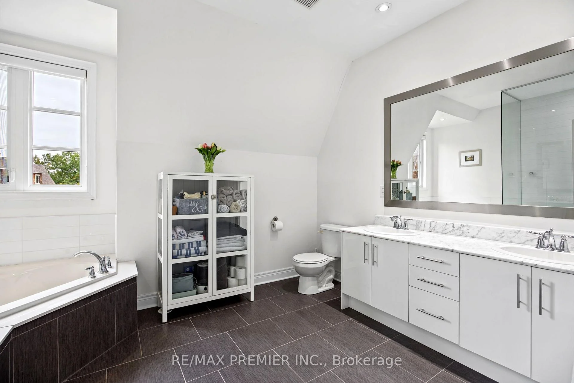 Photo 91 of 37 Nease Lane, Vaughan, West Woodbridge — HOMEH