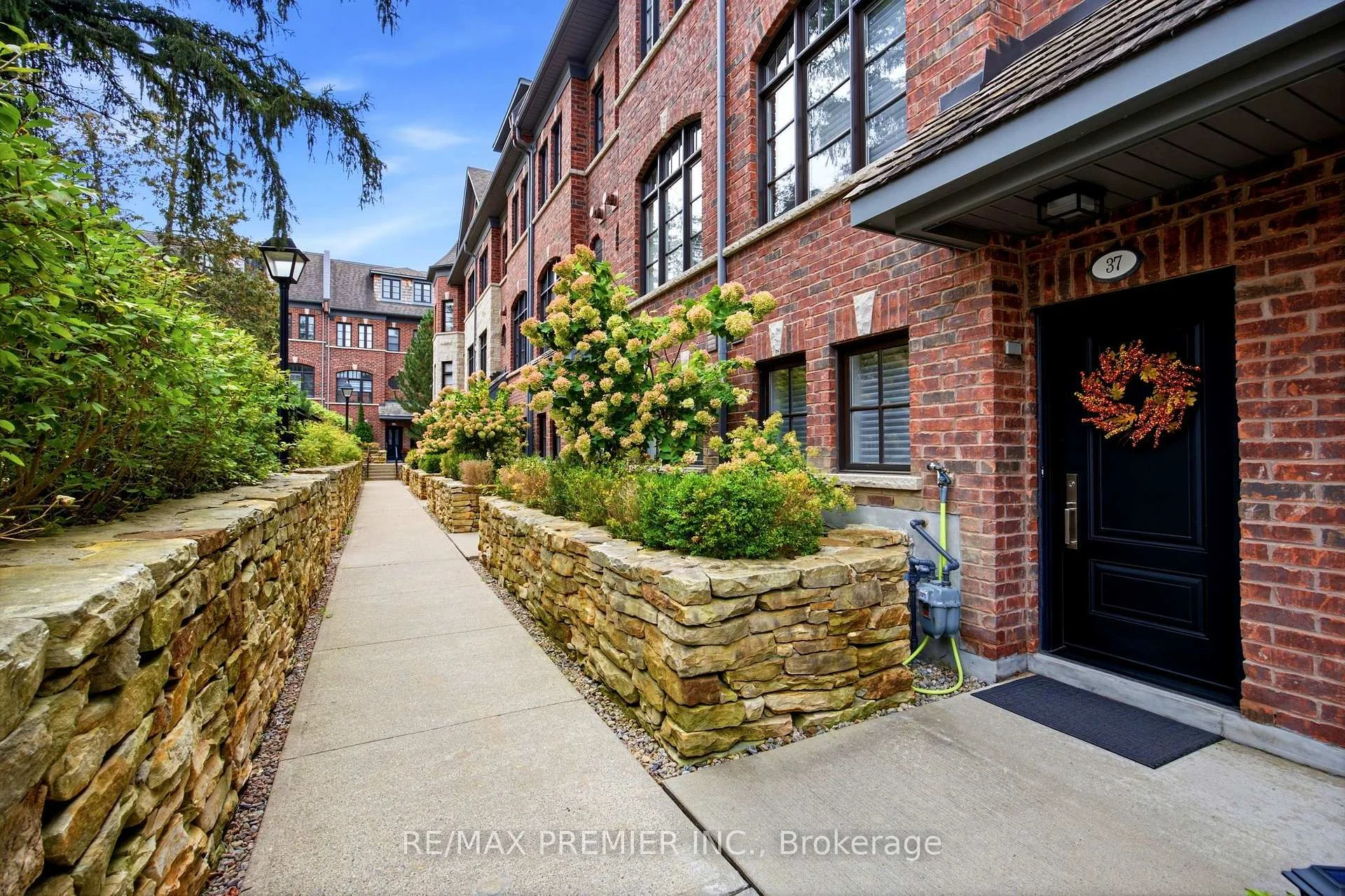 Photo 13 of 37 Nease Lane, Vaughan, West Woodbridge — HOMEH