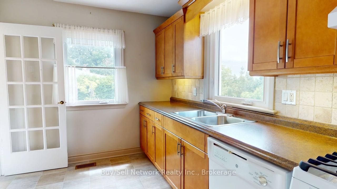 Photo 16 of 962 Ward Street, Selwyn — HOMEH
