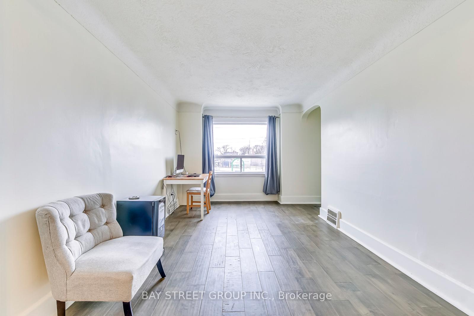 Photo 5 of 150 Crosthwaite Avenue N, Hamilton, Homeside — HOMEH