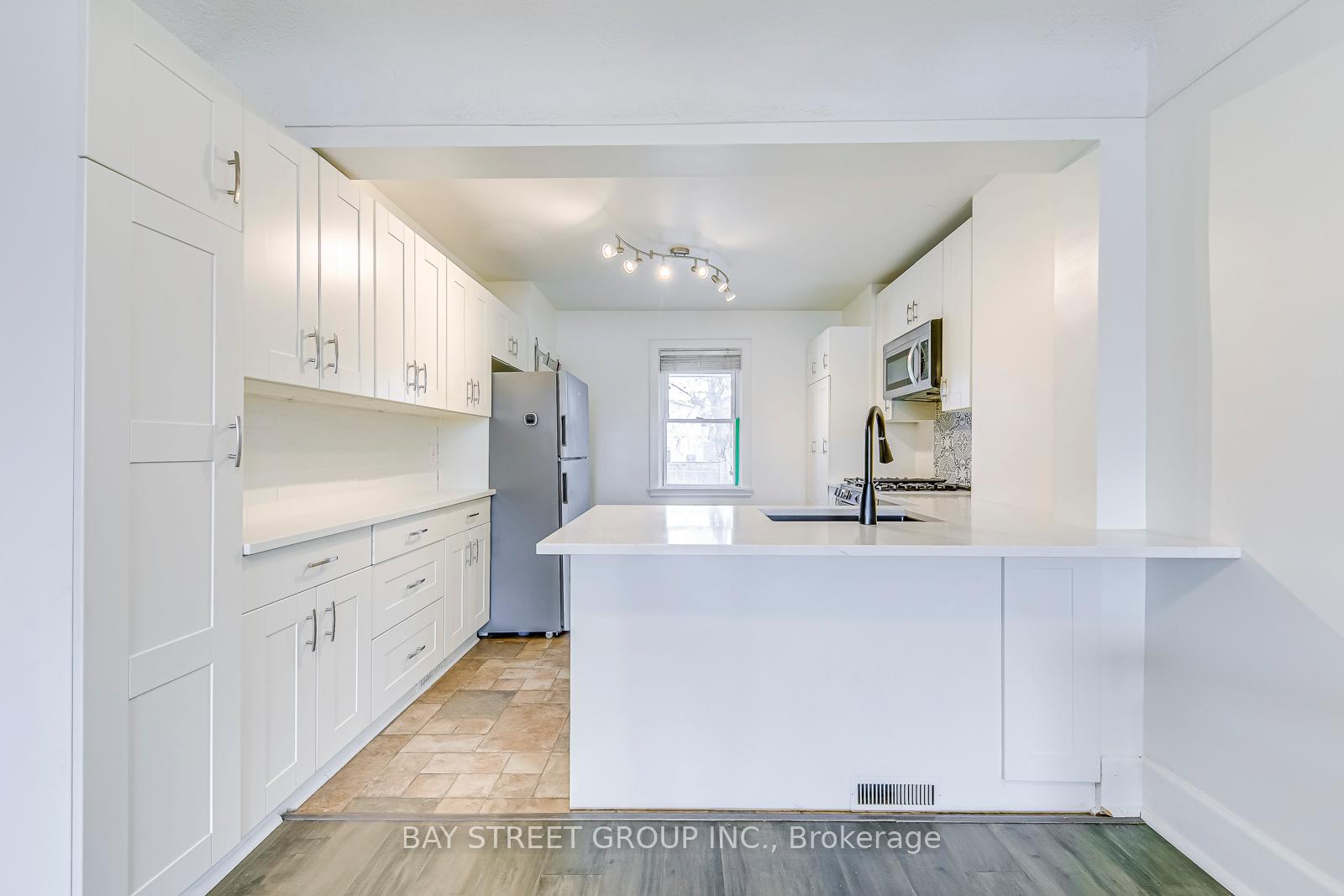 Photo 9 of 150 Crosthwaite Avenue N, Hamilton, Homeside — HOMEH