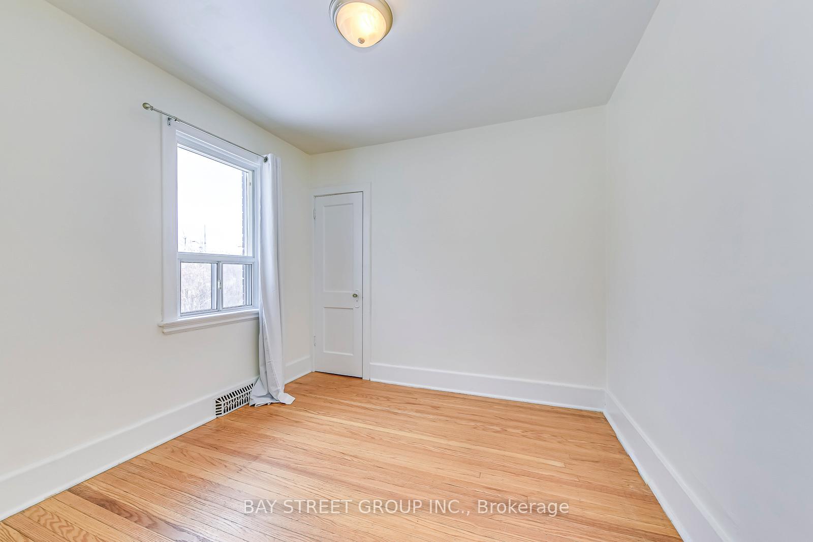 Photo 13 of 150 Crosthwaite Avenue N, Hamilton, Homeside — HOMEH