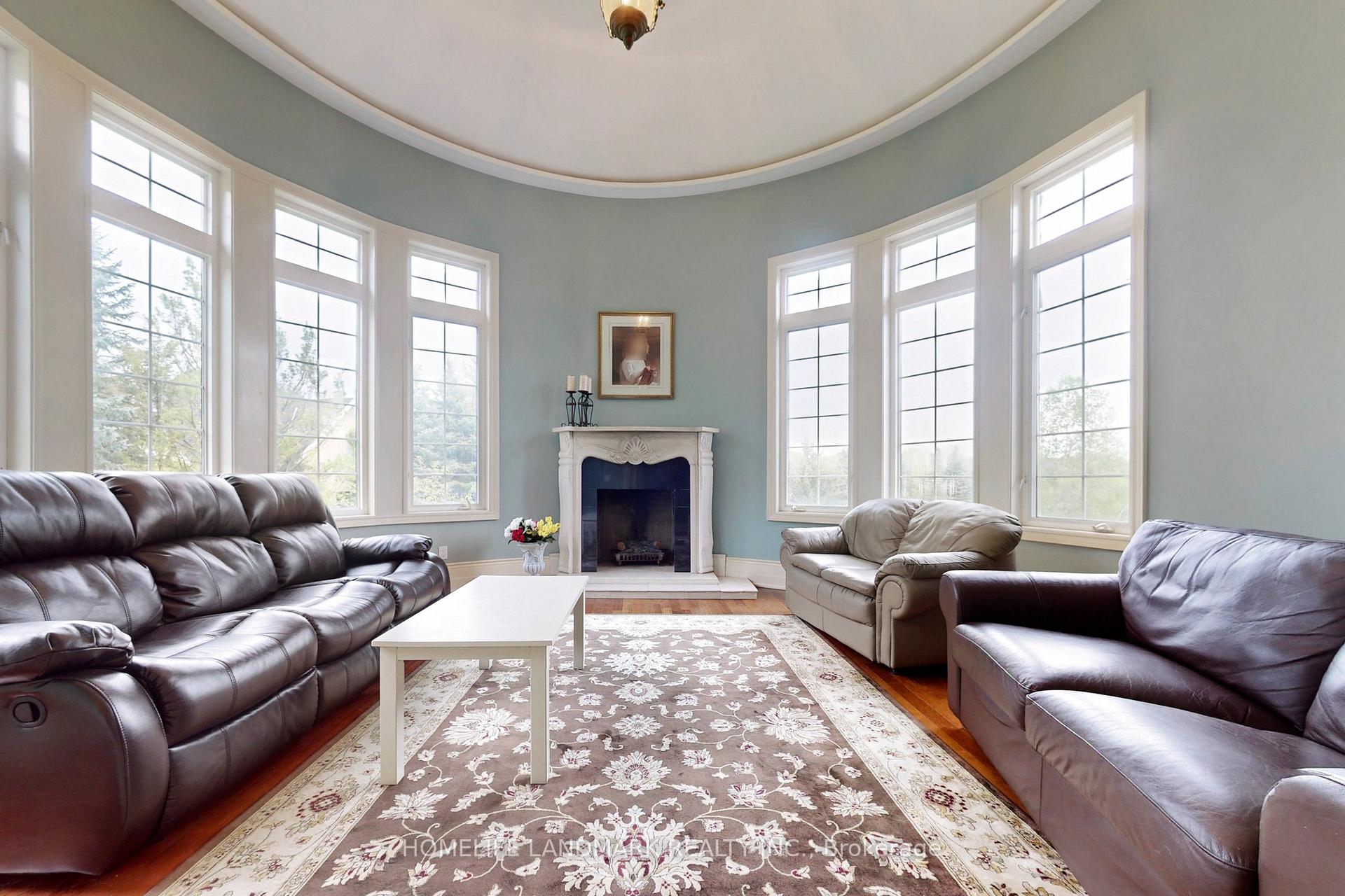 Photo 7 of 19 Wolf Run Court, Whitchurch-Stouffville, Rural Whitchurch-Stouffville — HOMEH