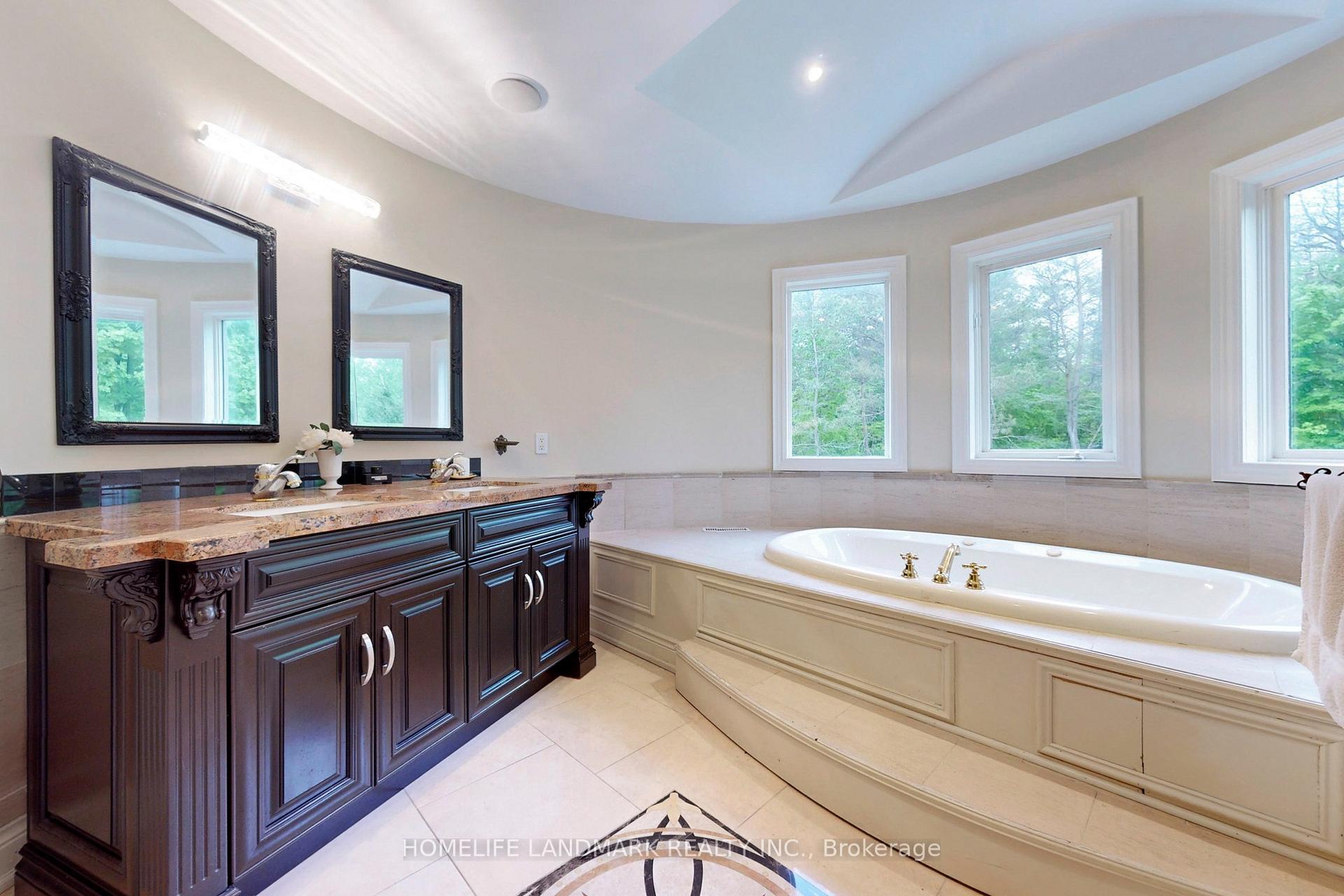 Photo 24 of 19 Wolf Run Court, Whitchurch-Stouffville, Rural Whitchurch-Stouffville — HOMEH