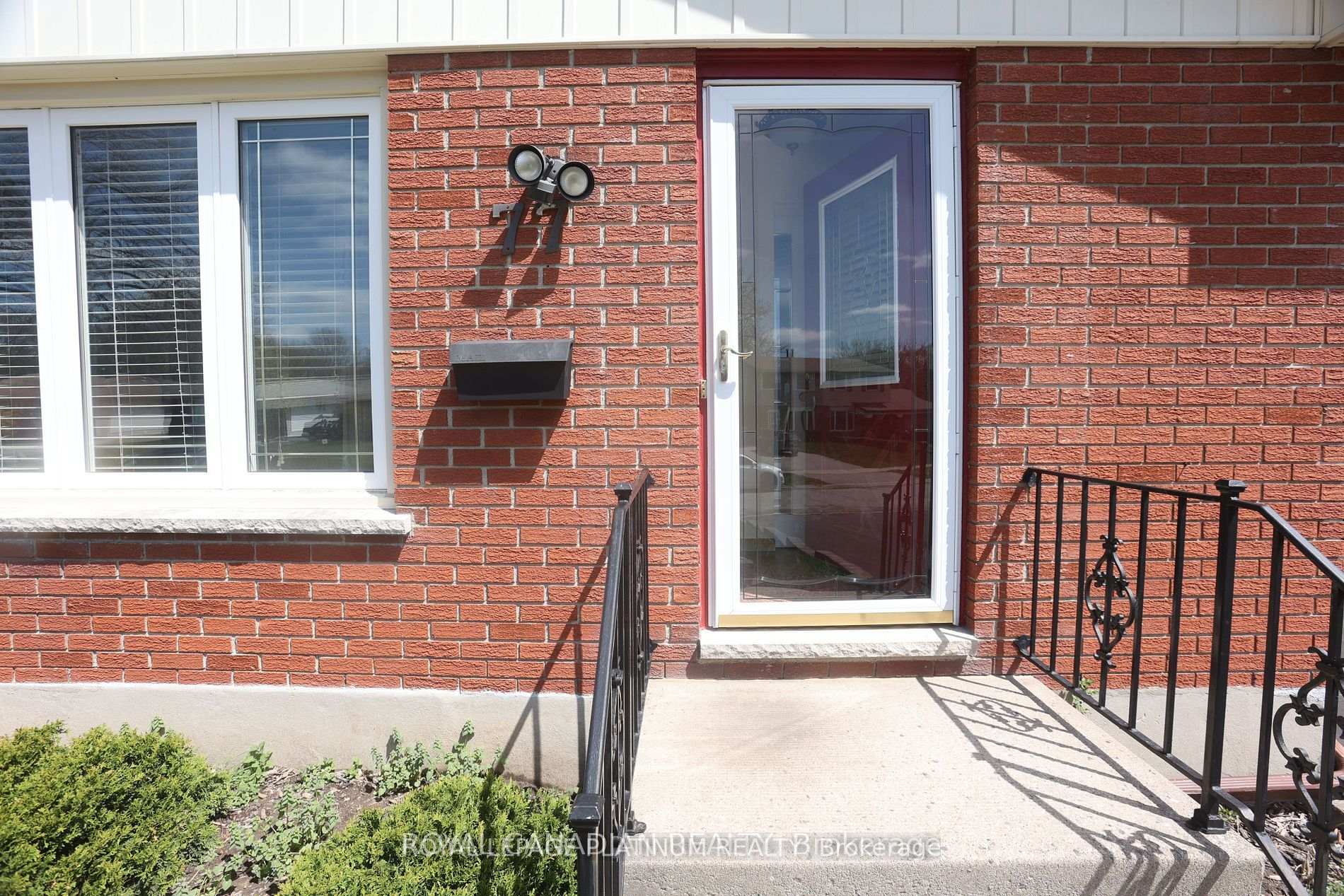 Photo 3 of 77 Culver Crescent, London, East H — HOMEH
