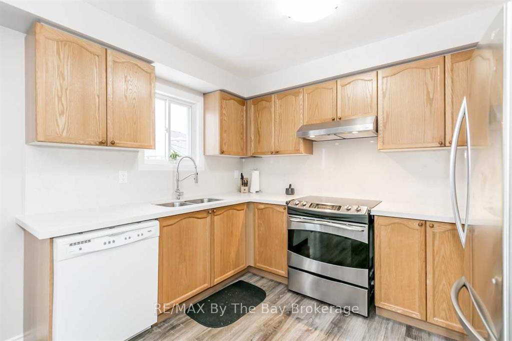 Photo 4 of 345 Ferndale Drive S, Barrie, Ardagh — HOMEH