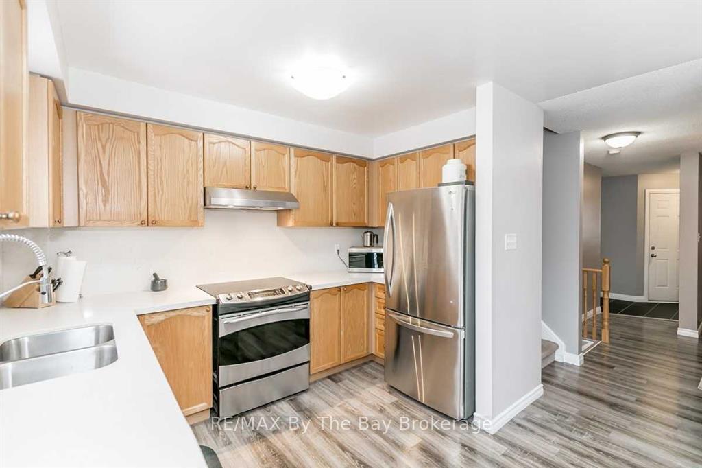 Photo 5 of 345 Ferndale Drive S, Barrie, Ardagh — HOMEH