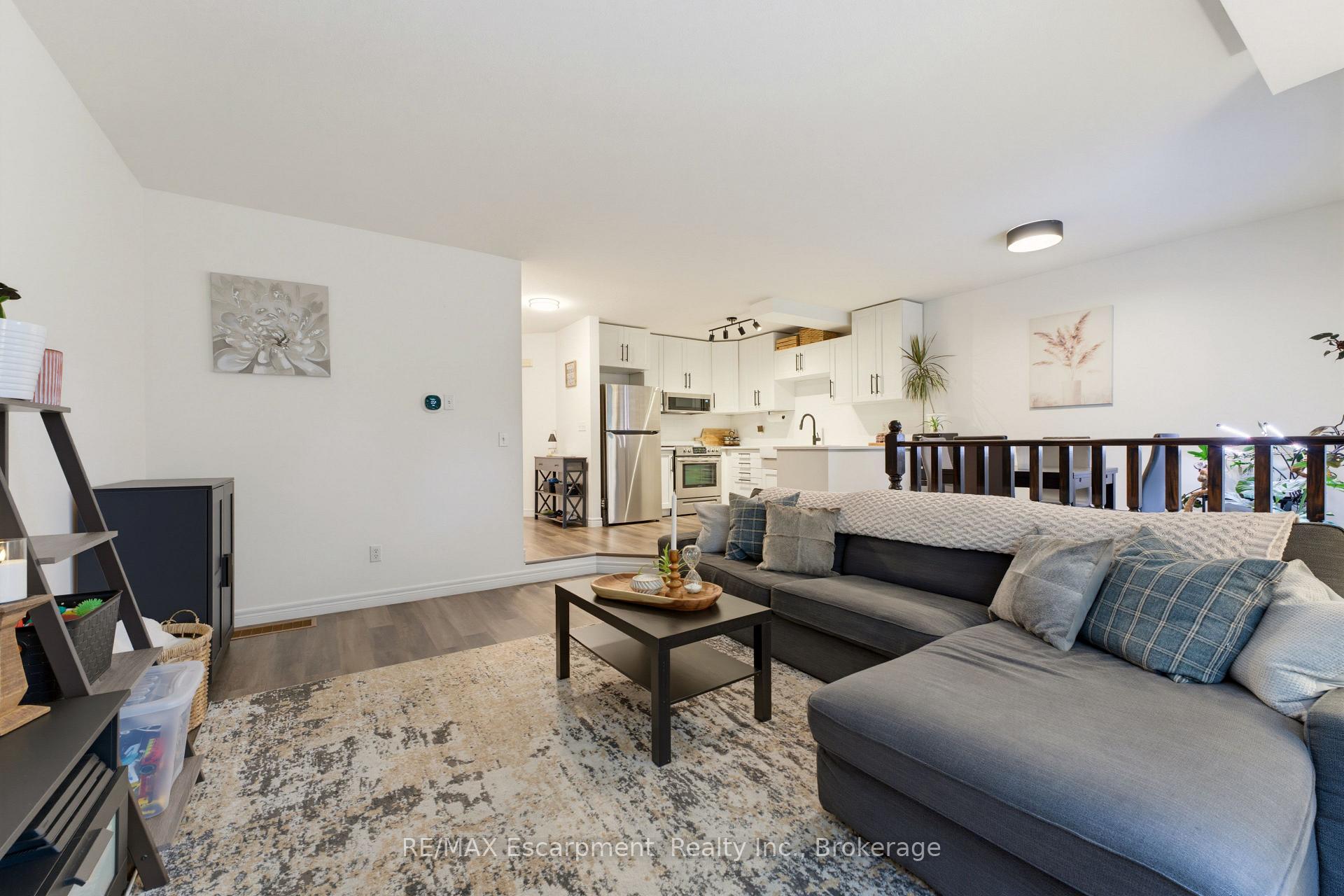Photo 12 of 62 Potters Way, Woodstock, Woodstock - South — HOMEH
