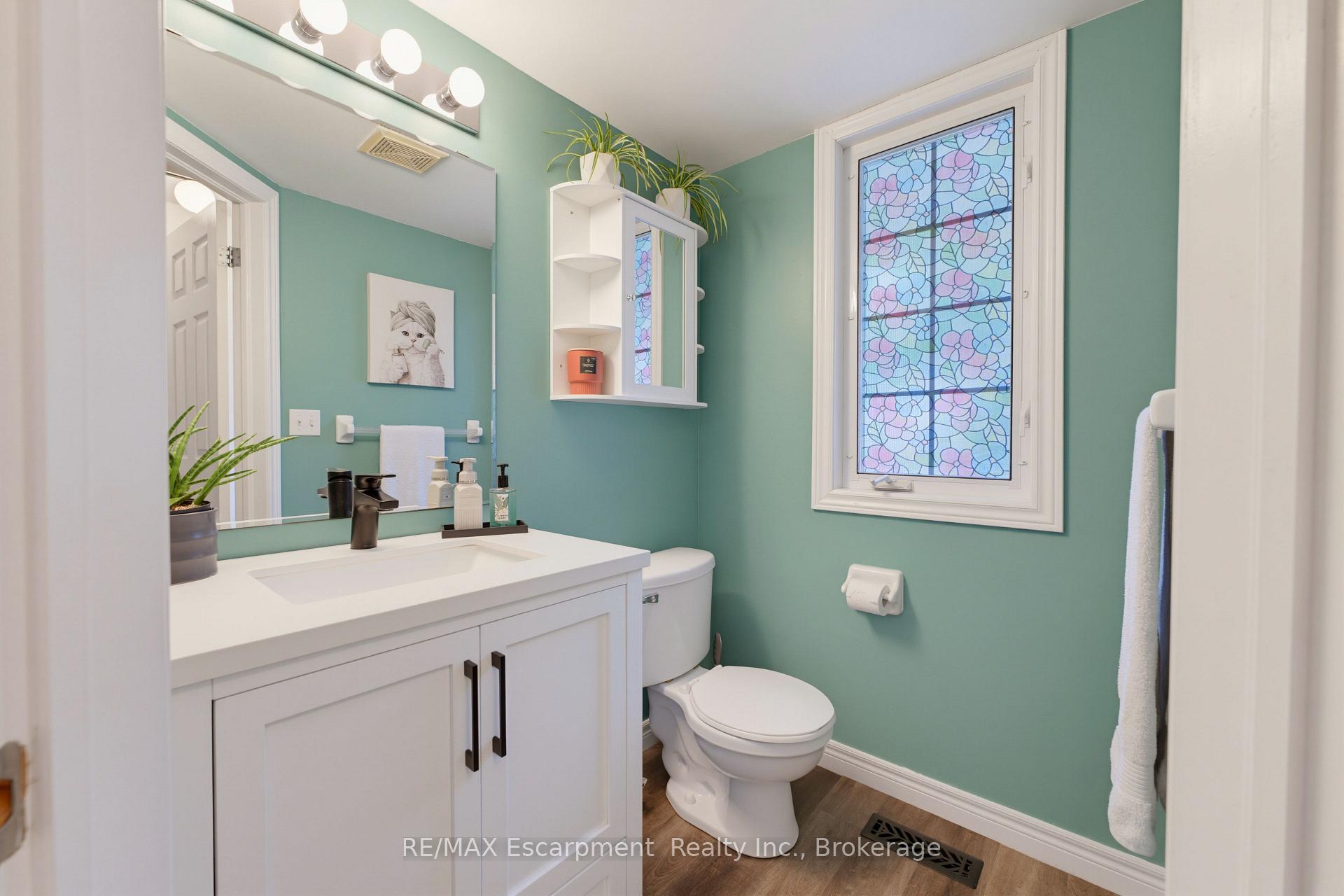 Photo 18 of 62 Potters Way, Woodstock, Woodstock - South — HOMEH
