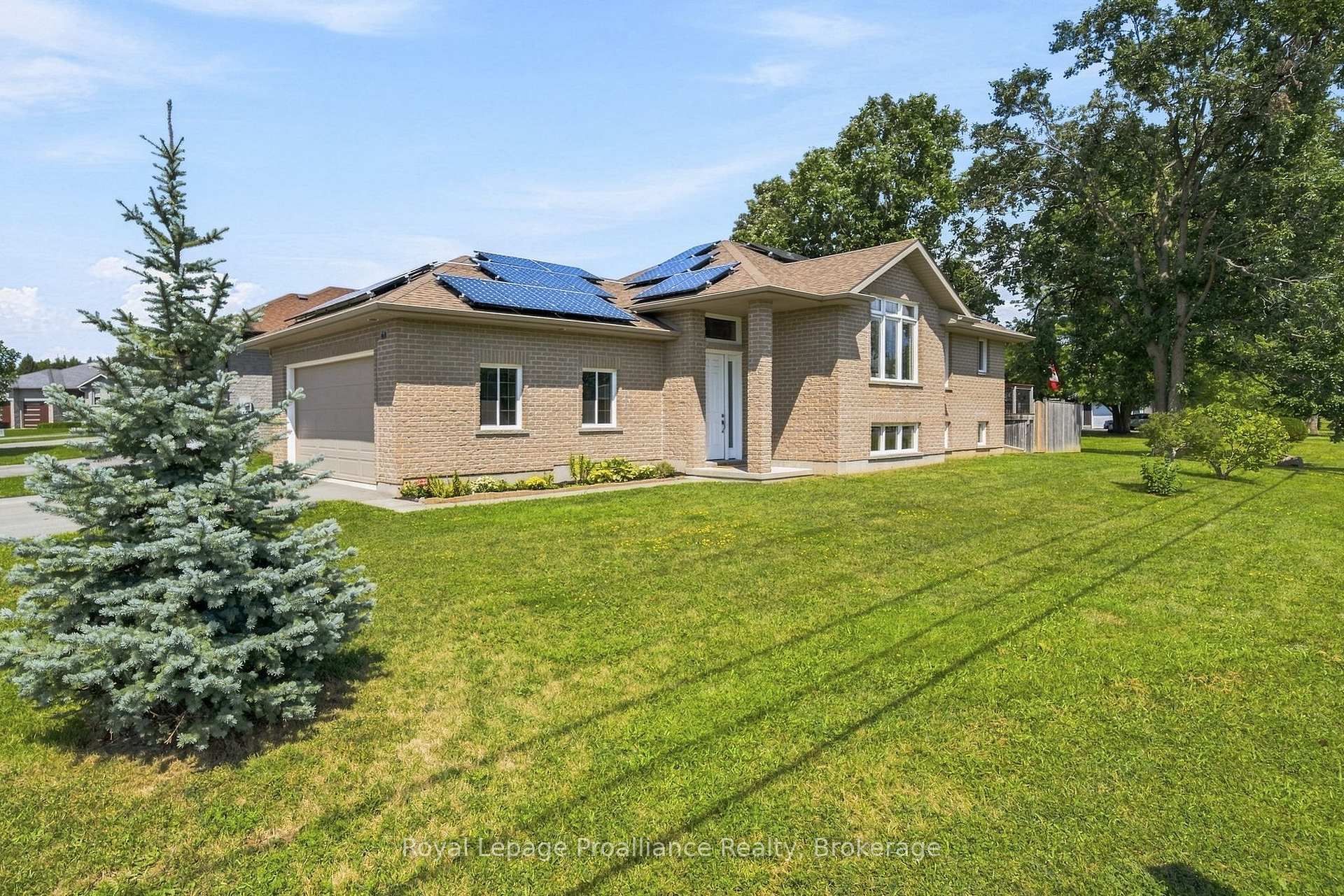 Photo 2 of 63 Freedom Crescent, Quinte West, Sidney Ward — HOMEH