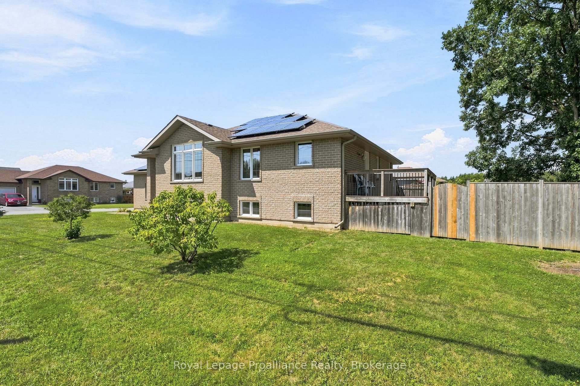 Photo 4 of 63 Freedom Crescent, Quinte West, Sidney Ward — HOMEH