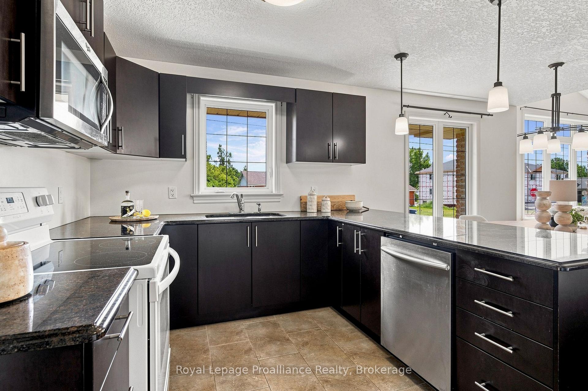 Photo 20 of 63 Freedom Crescent, Quinte West, Sidney Ward — HOMEH