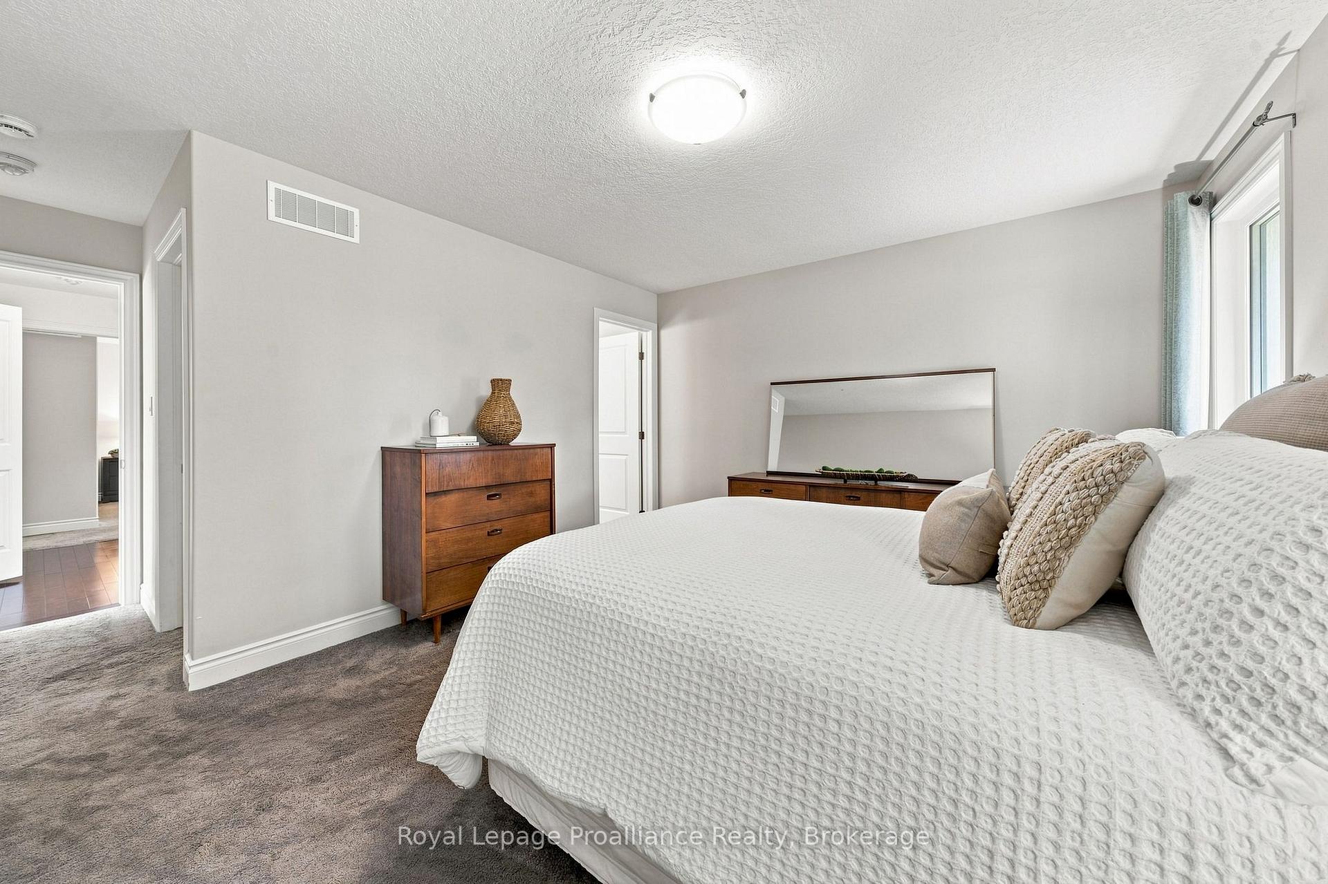 Photo 25 of 63 Freedom Crescent, Quinte West, Sidney Ward — HOMEH