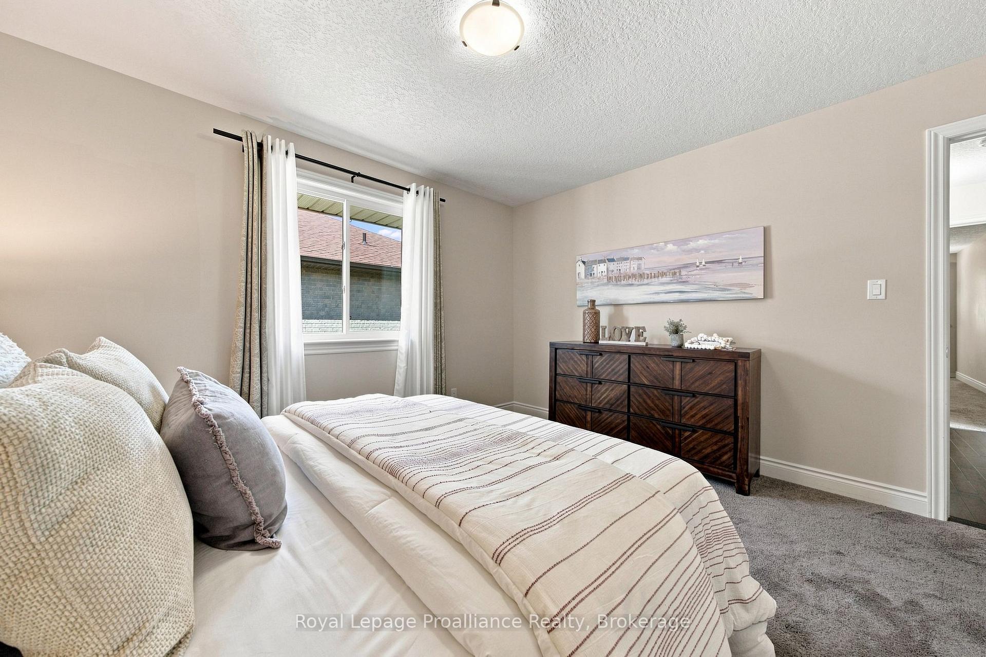 Photo 31 of 63 Freedom Crescent, Quinte West, Sidney Ward — HOMEH