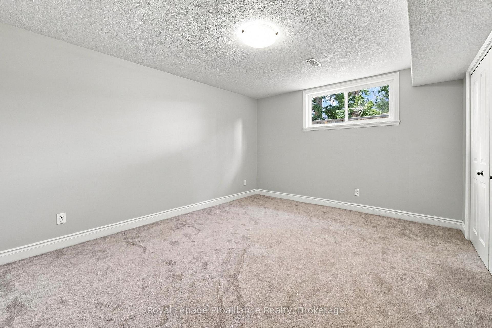 Photo 37 of 63 Freedom Crescent, Quinte West, Sidney Ward — HOMEH