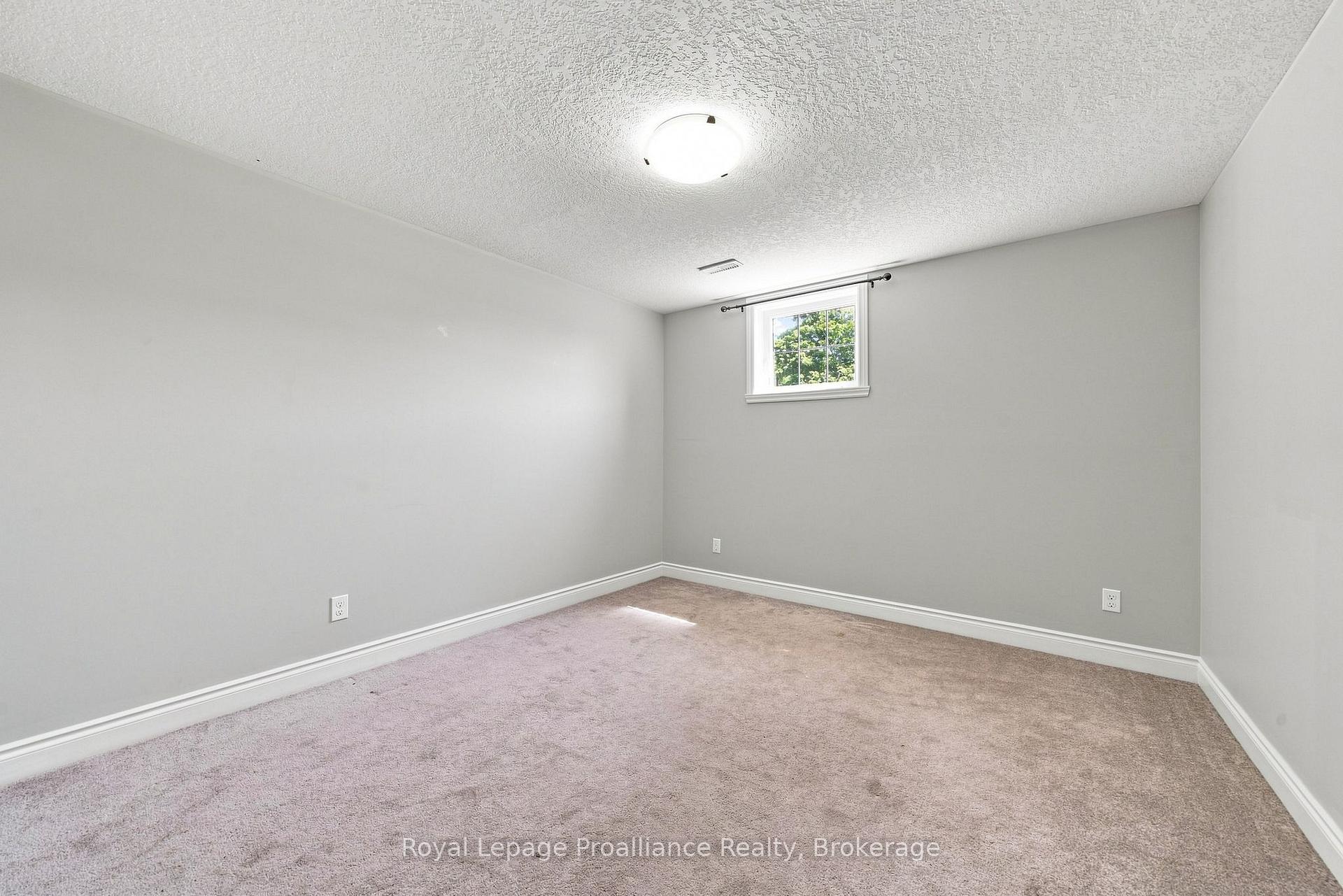 Photo 39 of 63 Freedom Crescent, Quinte West, Sidney Ward — HOMEH